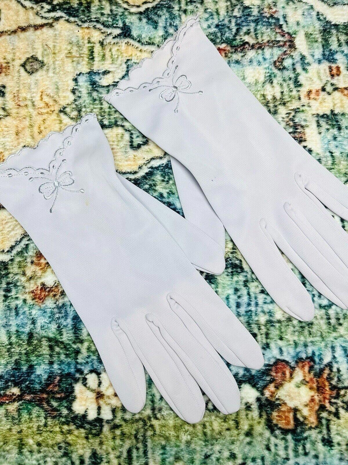 Vintage 1960s Embroidered Gloves Lilac Wrist Driving Summer Gloves Size S