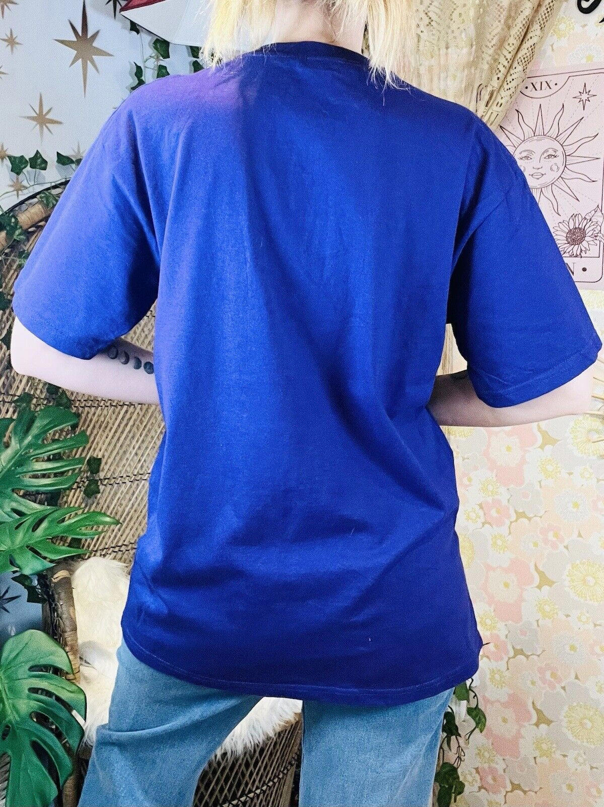 Vintage 1980s T-shirt Gildan Activewear With Embroidered Design Size M Purple