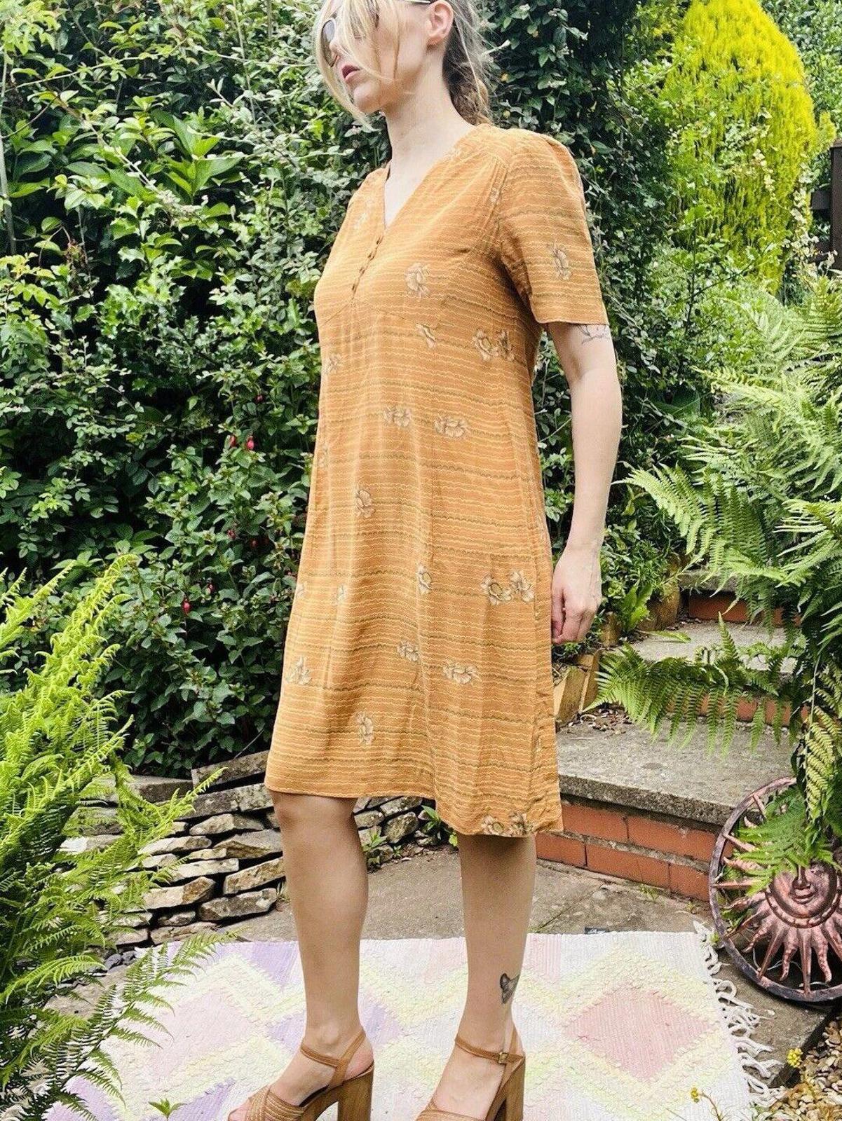 Vintage 70s Summer Dress Lightweight Retro Print Fabric With Button Detail 14