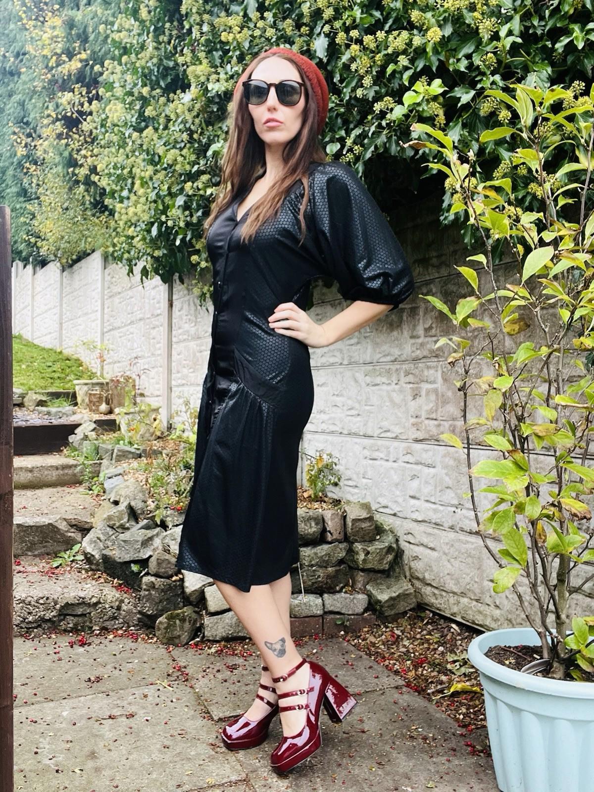 Vintage 1980s Party Dress Black Size 8 to 10 Dropped Waist Puff Sleeves
