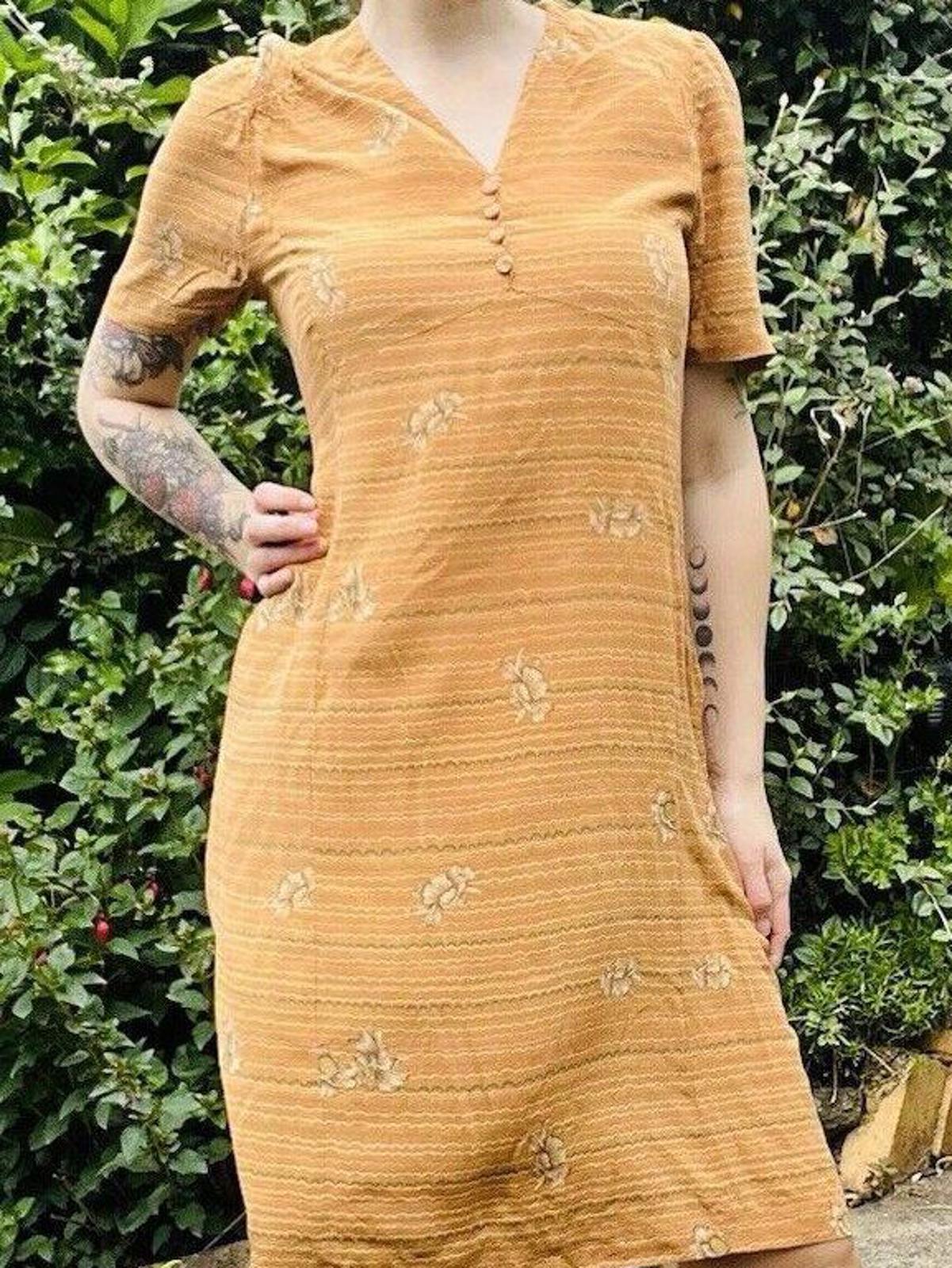 Vintage 70s Summer Dress Lightweight Retro Print Fabric With Button Detail 14