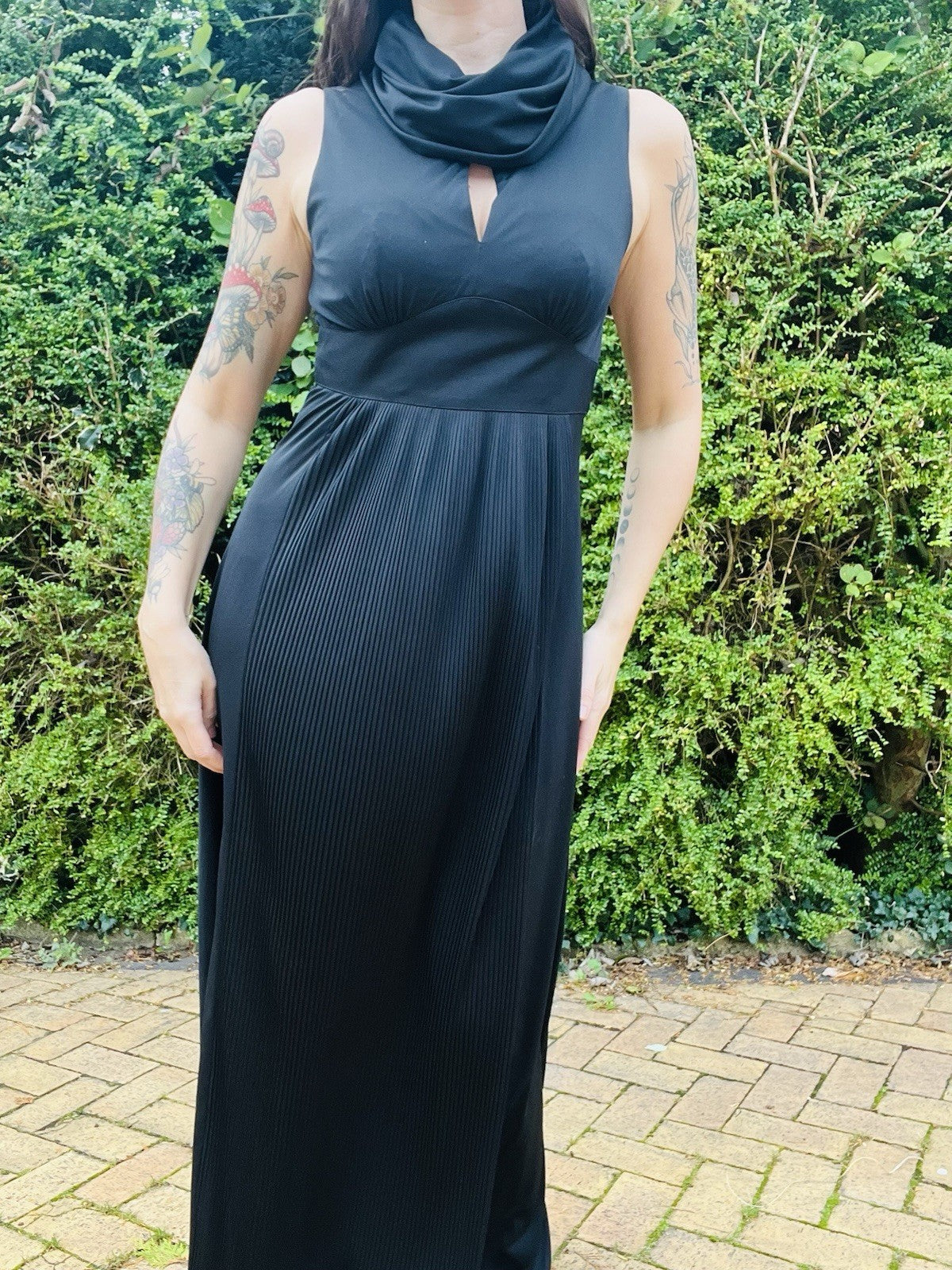 Vintage 1970s Maxi Dress Black Size 10 Long Pleated Cinched Waist Turtle Neck