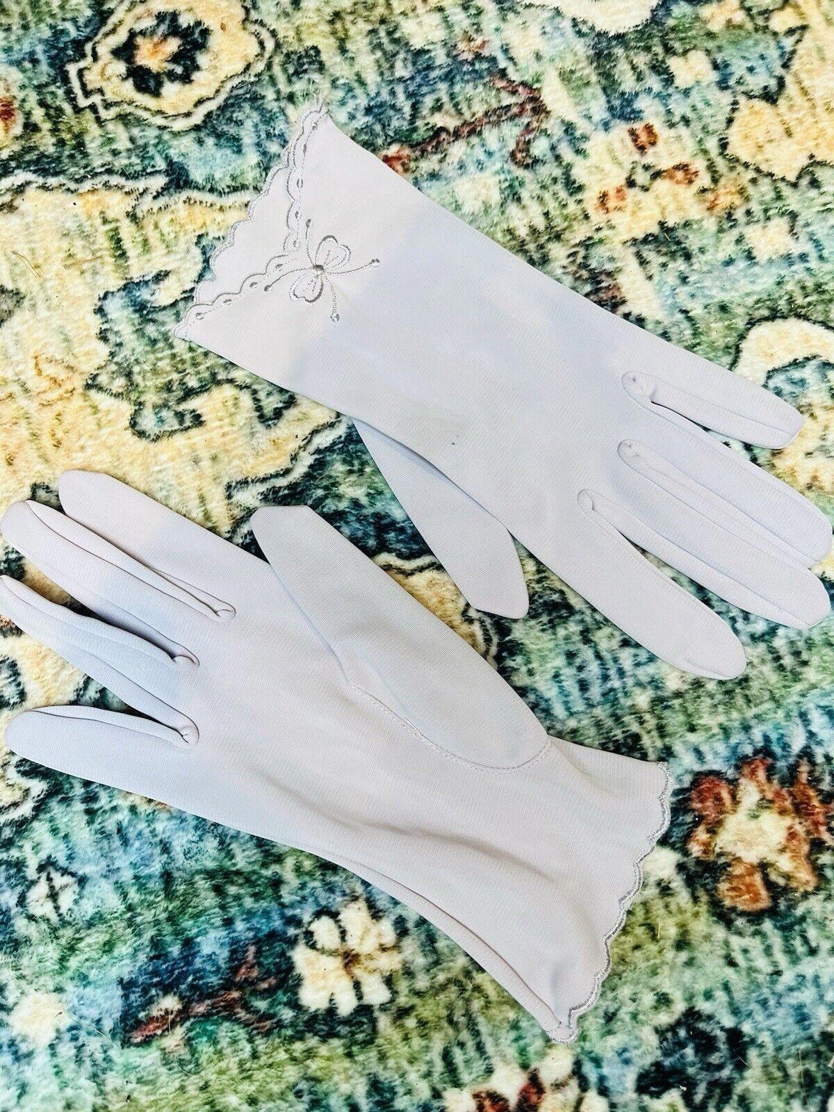 Vintage 1960s Embroidered Gloves Lilac Wrist Driving Summer Gloves Size S