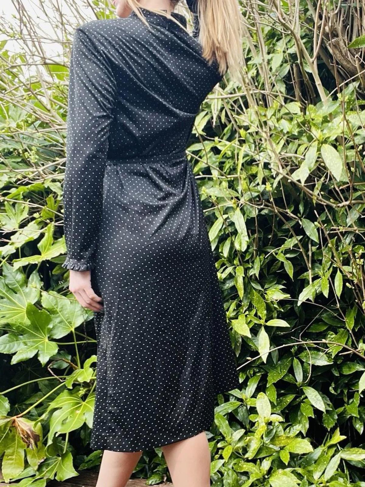 Vintage 1960s Polkadot Dress Cinched Waist Ruffle Collar Long Sleeve Black 16