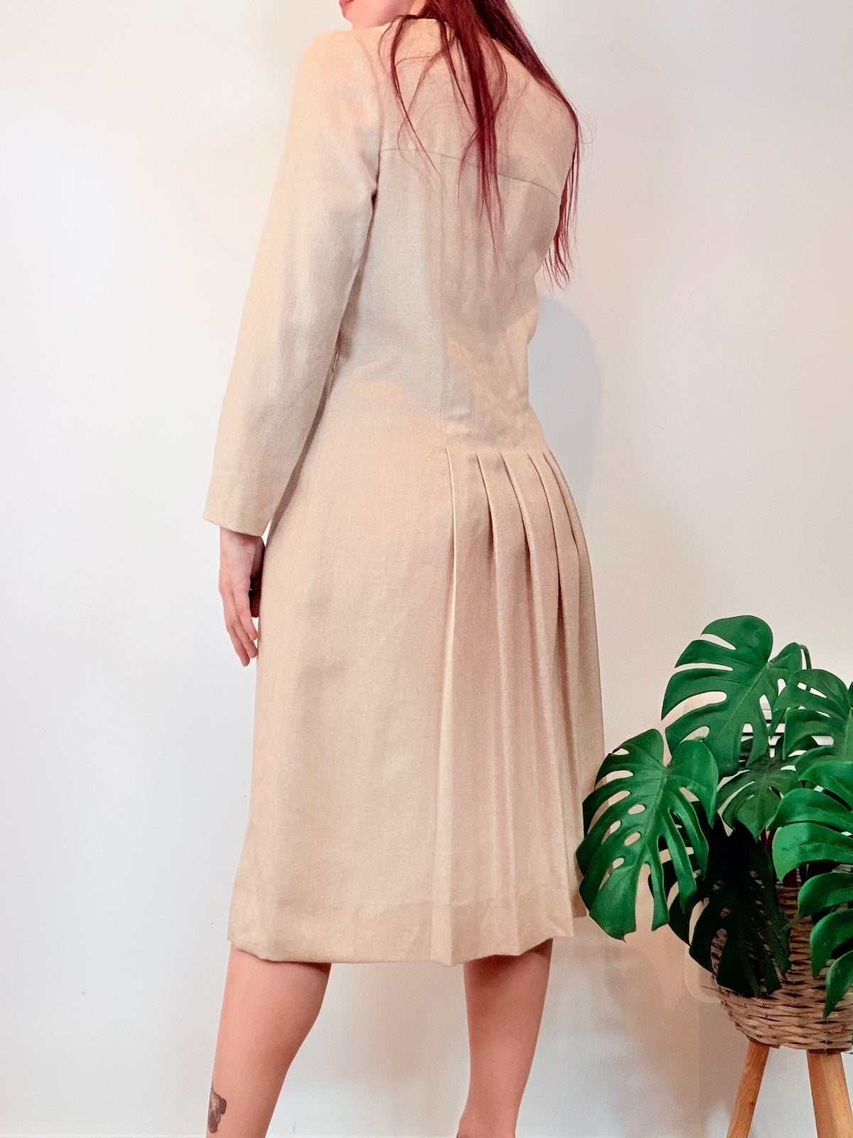Vintage 1970s Shirt Dress Beige Pleated Midi Long Sleeves and Collar Size 16