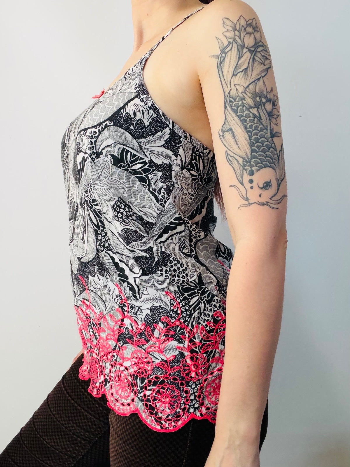 Floral Print Cami Top Y2K Style with Pink Lace Hem Crisscross Straps Size 10