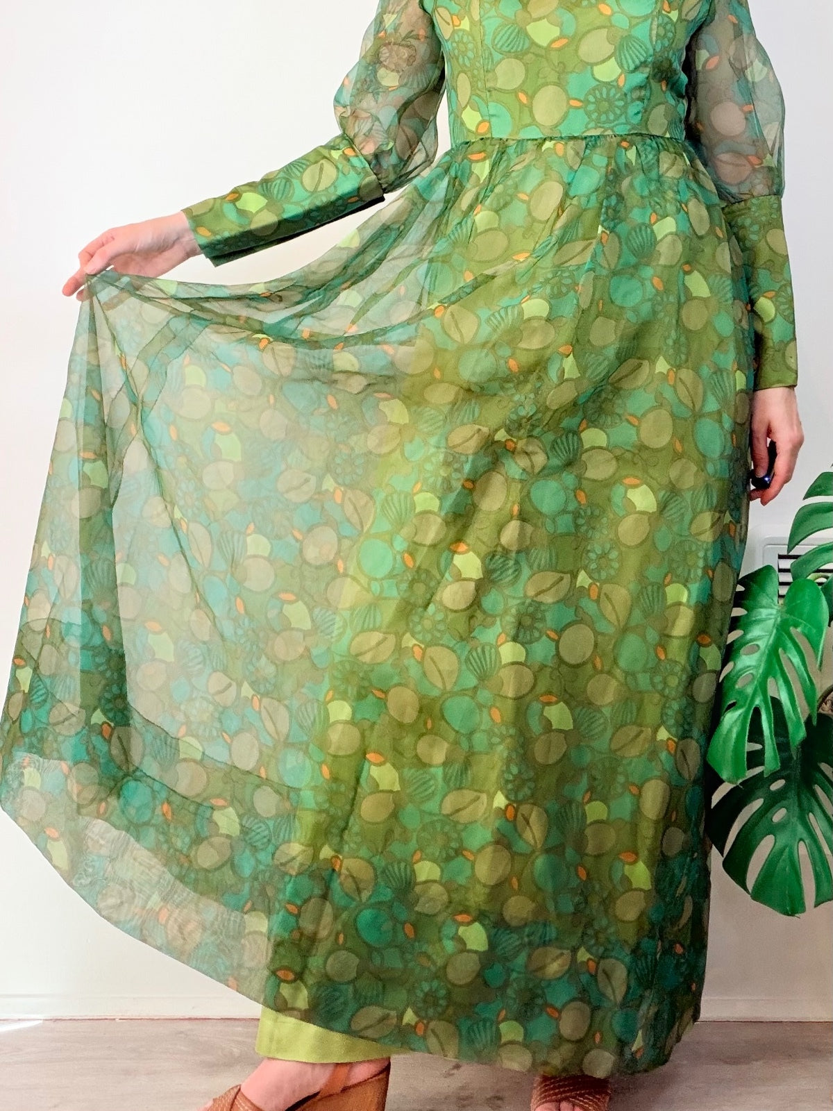 Vintage 1970s Maxi Dress with Green Leaf Print and Buttoned Cuffs Size 10