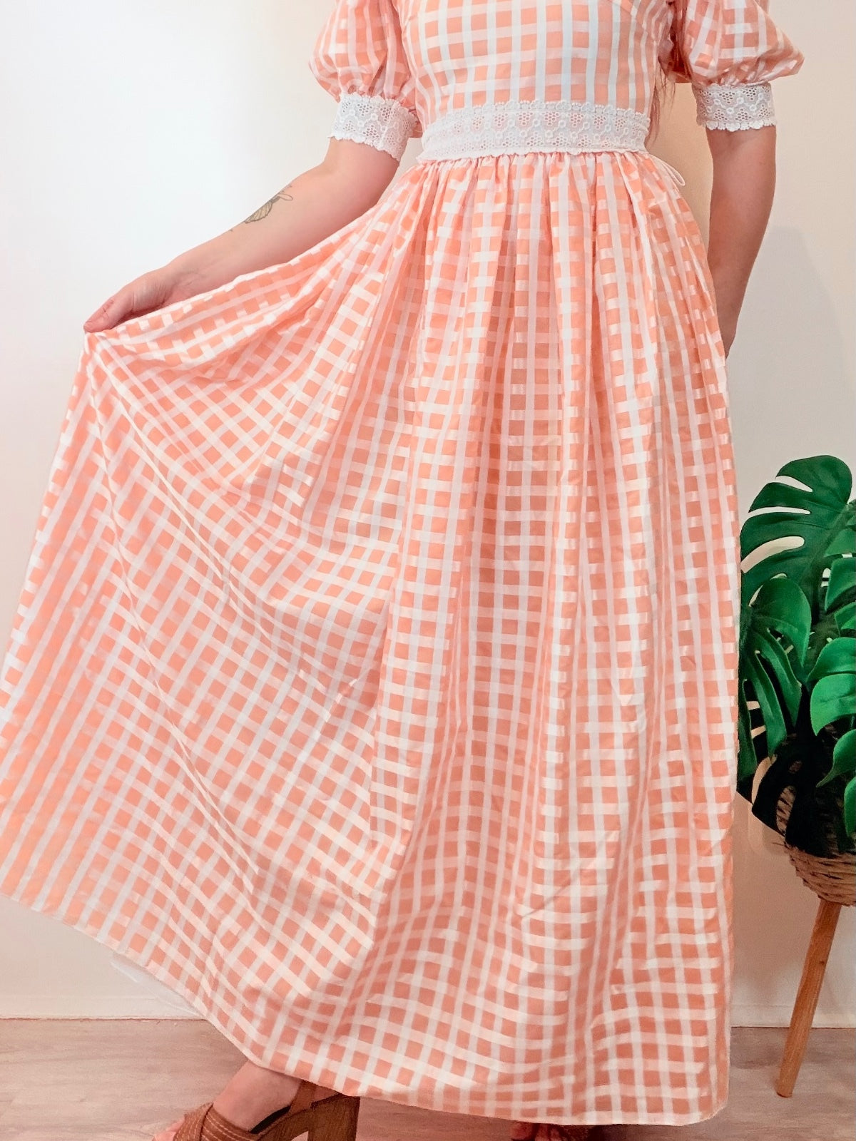 Vintage 1960s Prairie Dress Peach Gingham Puff Sleeve Maxi Lace Trim Size 10