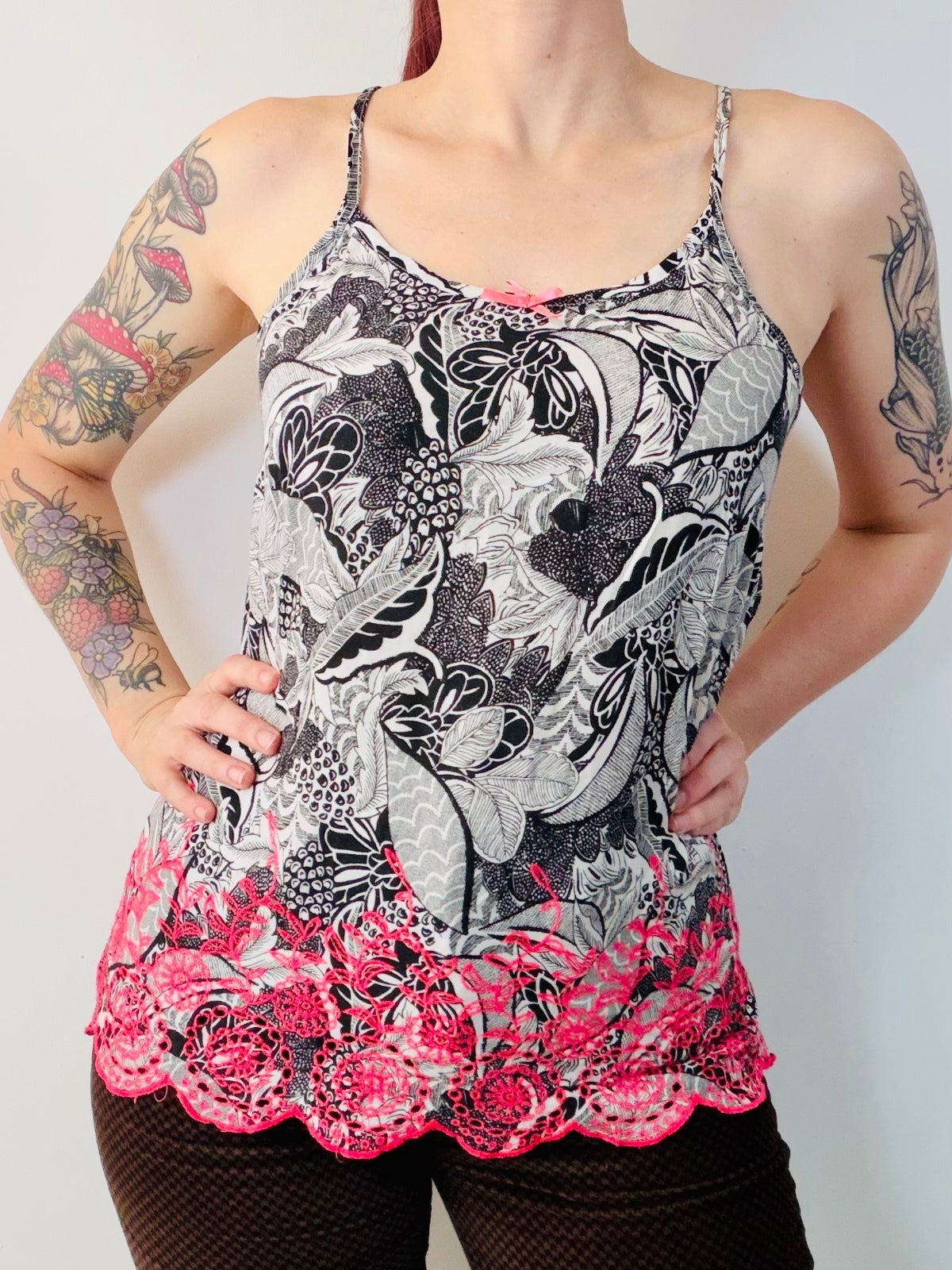 Floral Print Cami Top Y2K Style with Pink Lace Hem Crisscross Straps Size 10