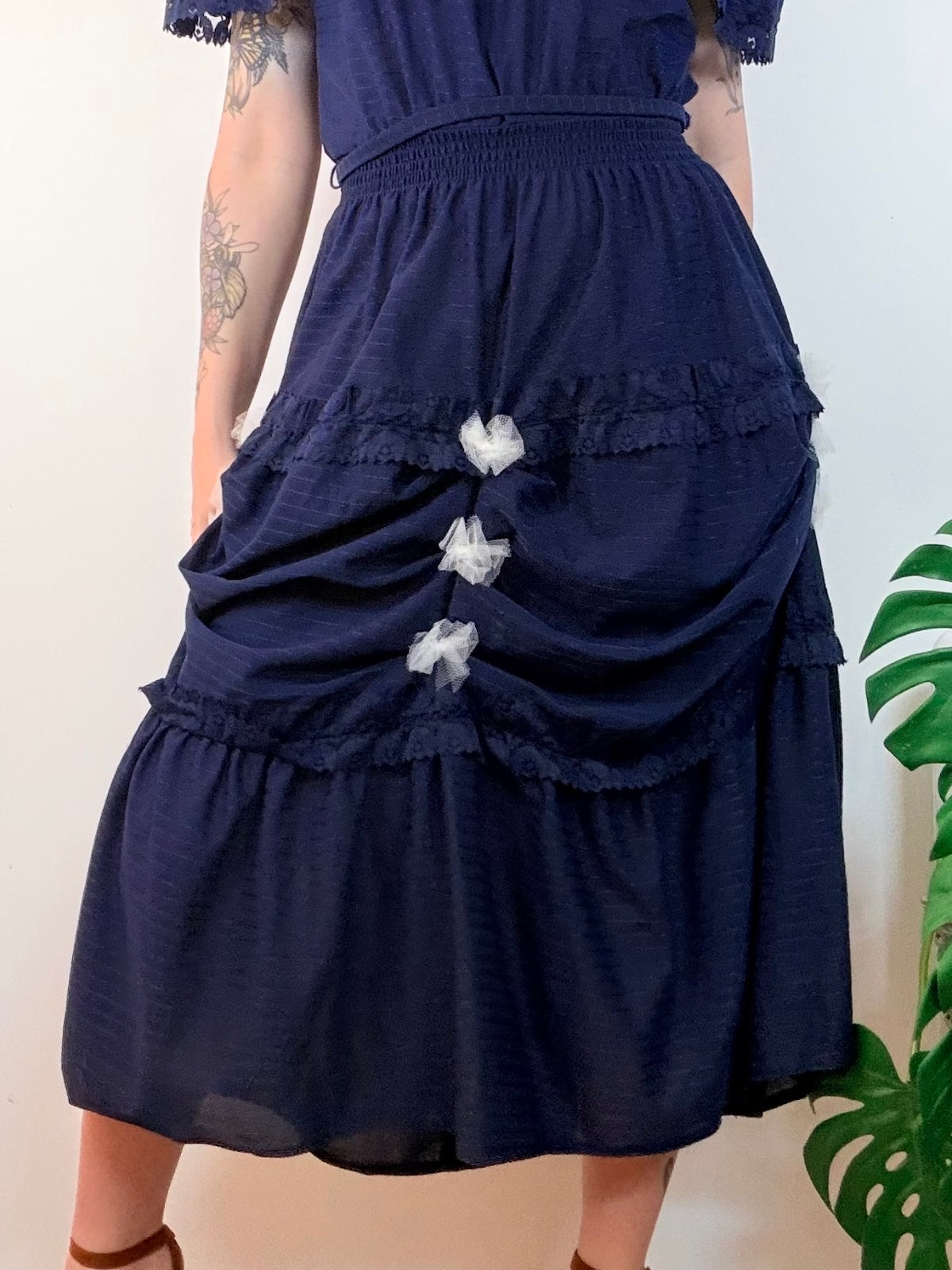 Vintage 1980s Party Dress Blue Off Shoulder Ruffled with Tulle Flower Size 12 14