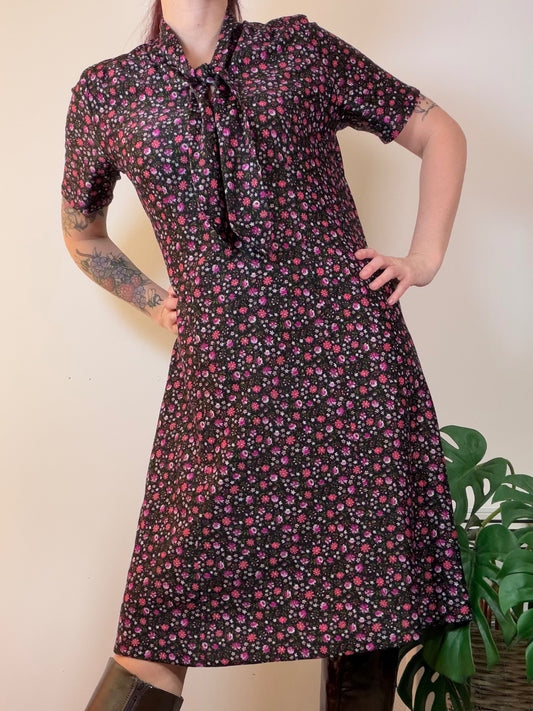 Vintage 1970s Day Dress Black Floral Midi Dress with Tie Neck Size 18