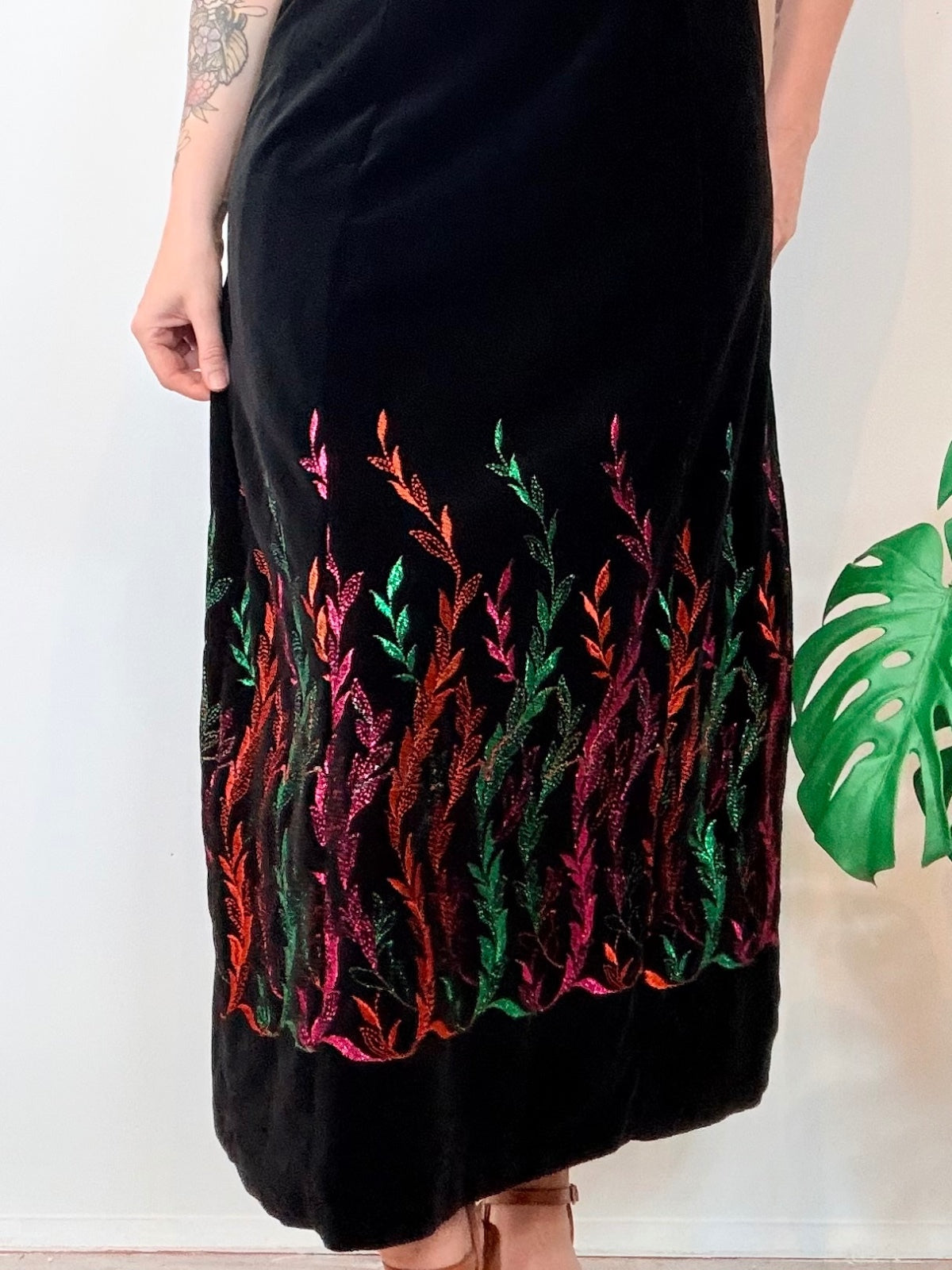 Vintage 1970s Velvet Maxi Dress with Whimsigoth Embroidered Leaf Pattern Size 14