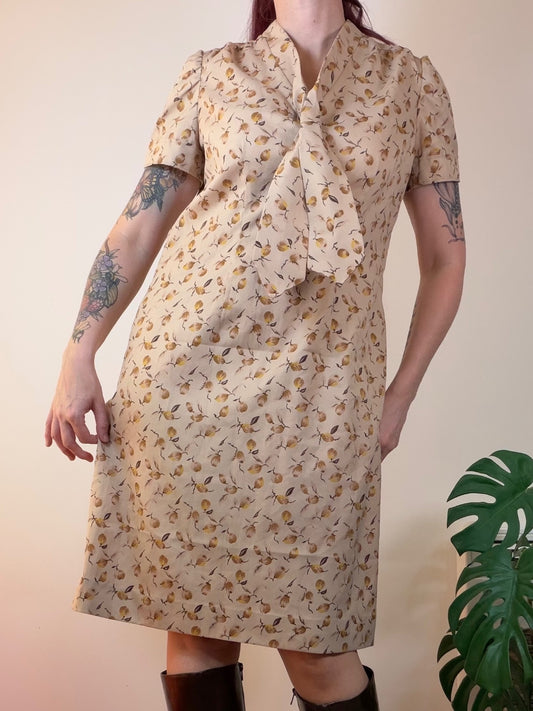 Vintage 1970s Day Dress Cream Floral Shift Dress With Tie Neck Size 18