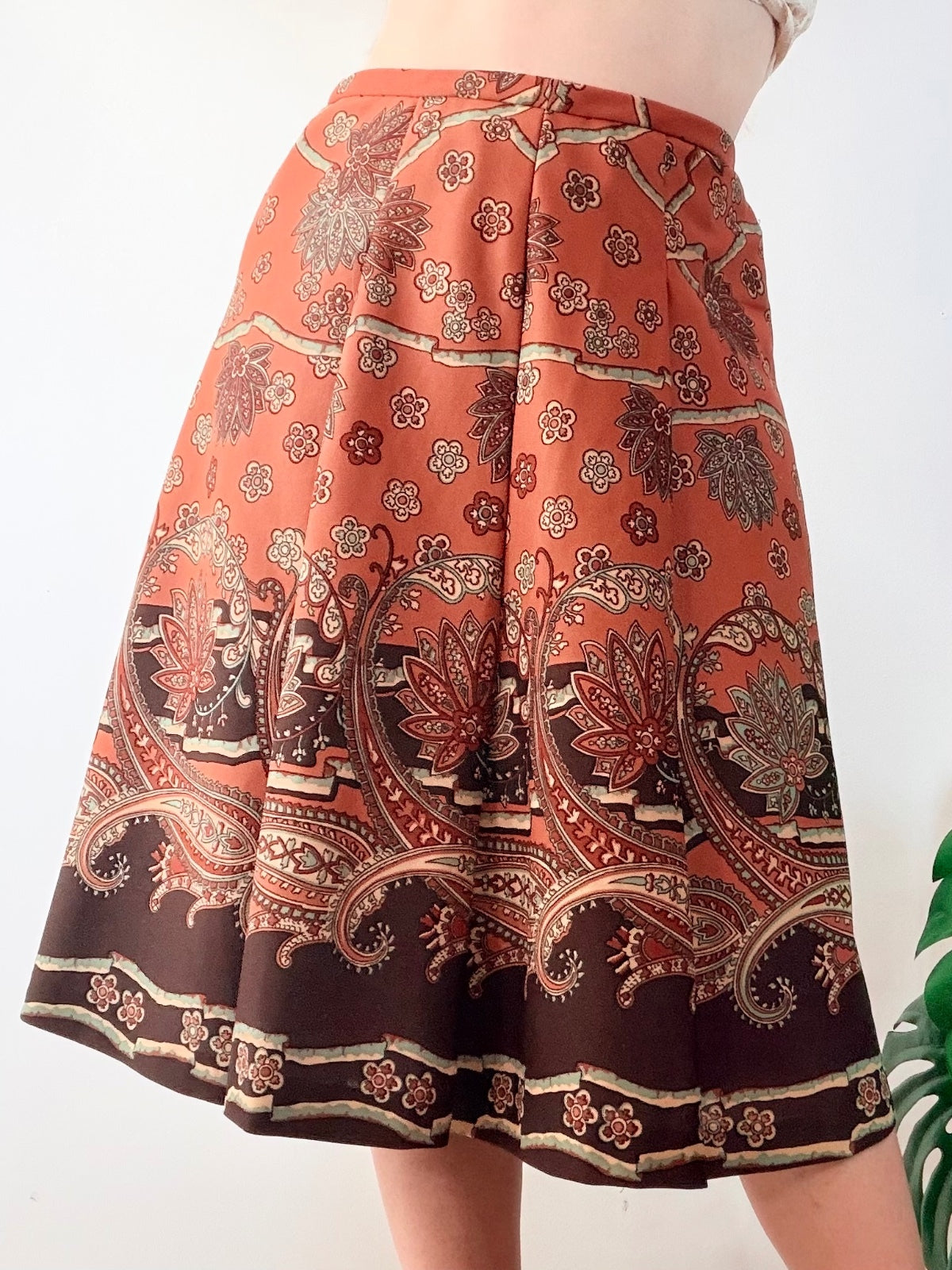 Vintage 1970s Bohemian Midi Skirt in Warm Rust and Brown Paisley Print Size 14