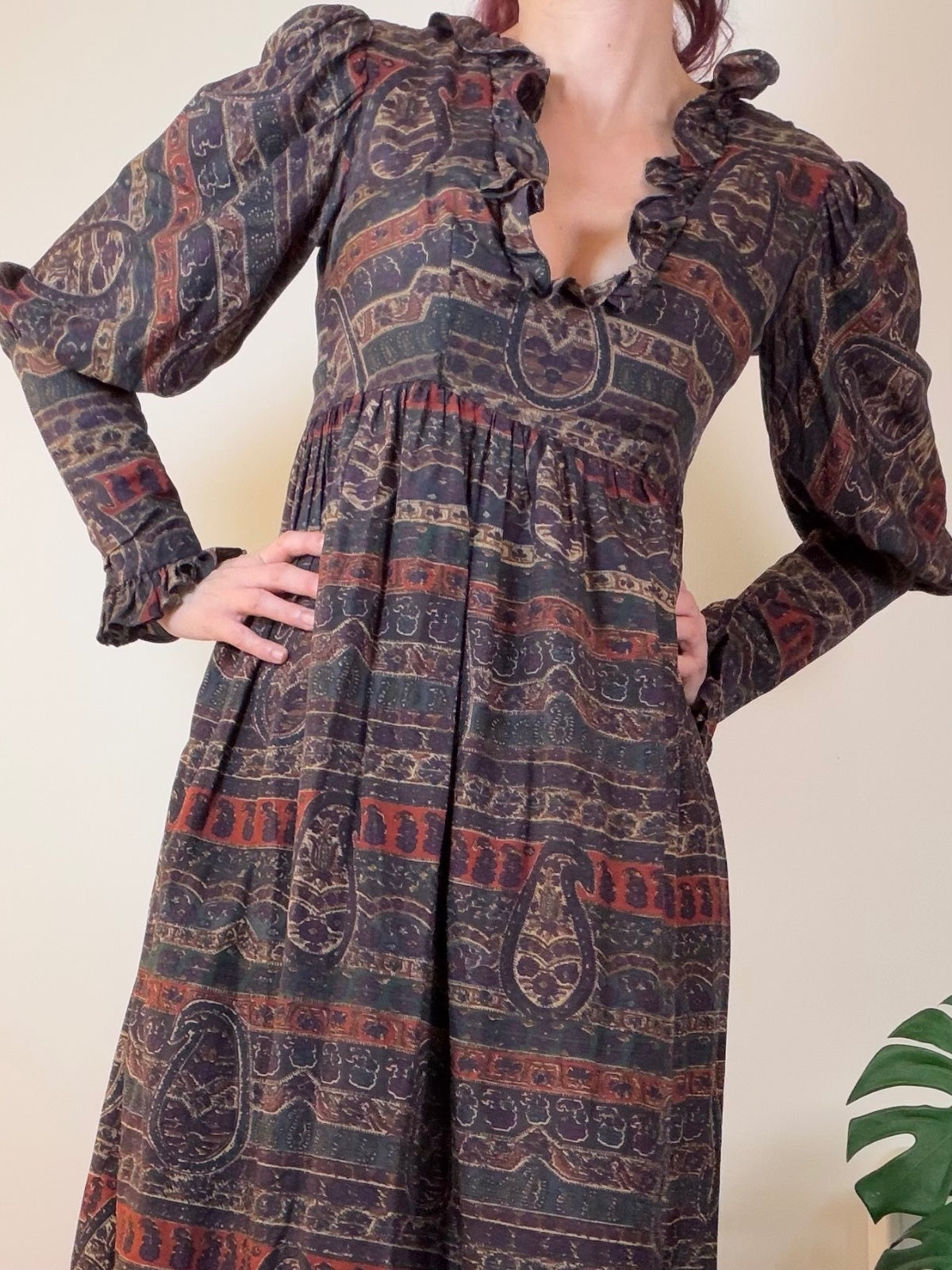 Vintage 1970s Maxi Dress with Ruffled Neckline and Paisley Print Size 10