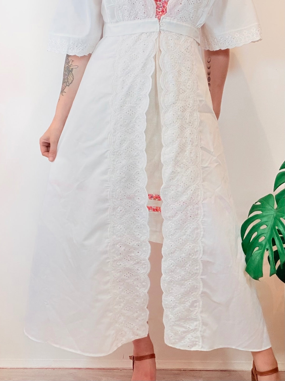 Vintage 1970s Duster Coat White Lace Trim Maxi Night Gown Size 12 to 14