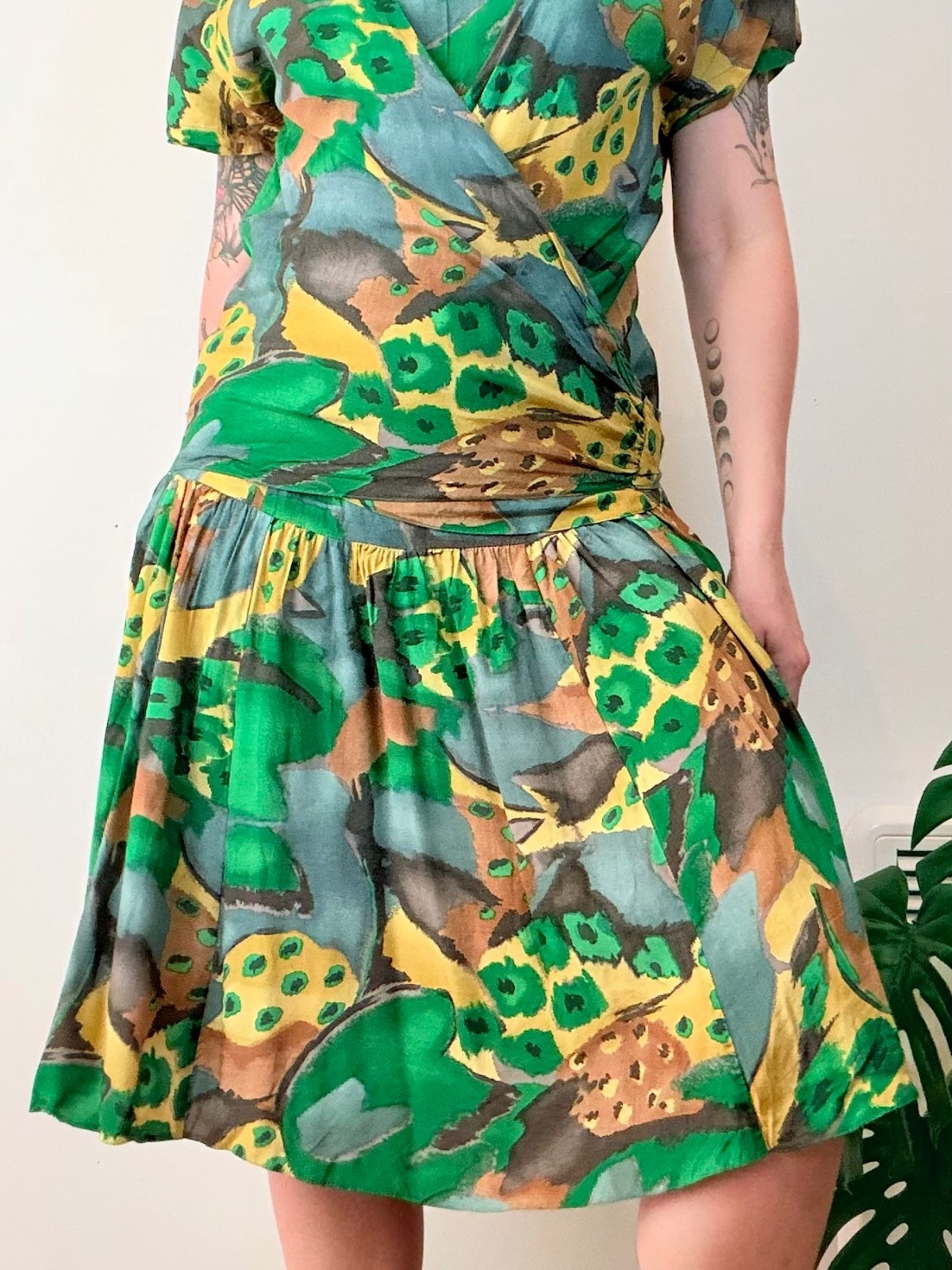 Vintage1980s Wrap Dress Green and Yellow Abstract Print Drop Waist Size 12