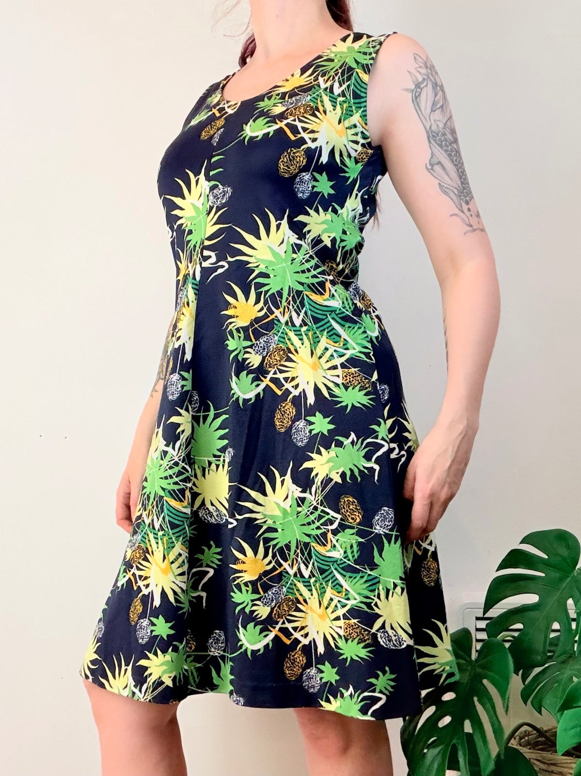 Vintage 1980s Sun Dress Sleeveless A-Line Dress with Tropical Print Size 10