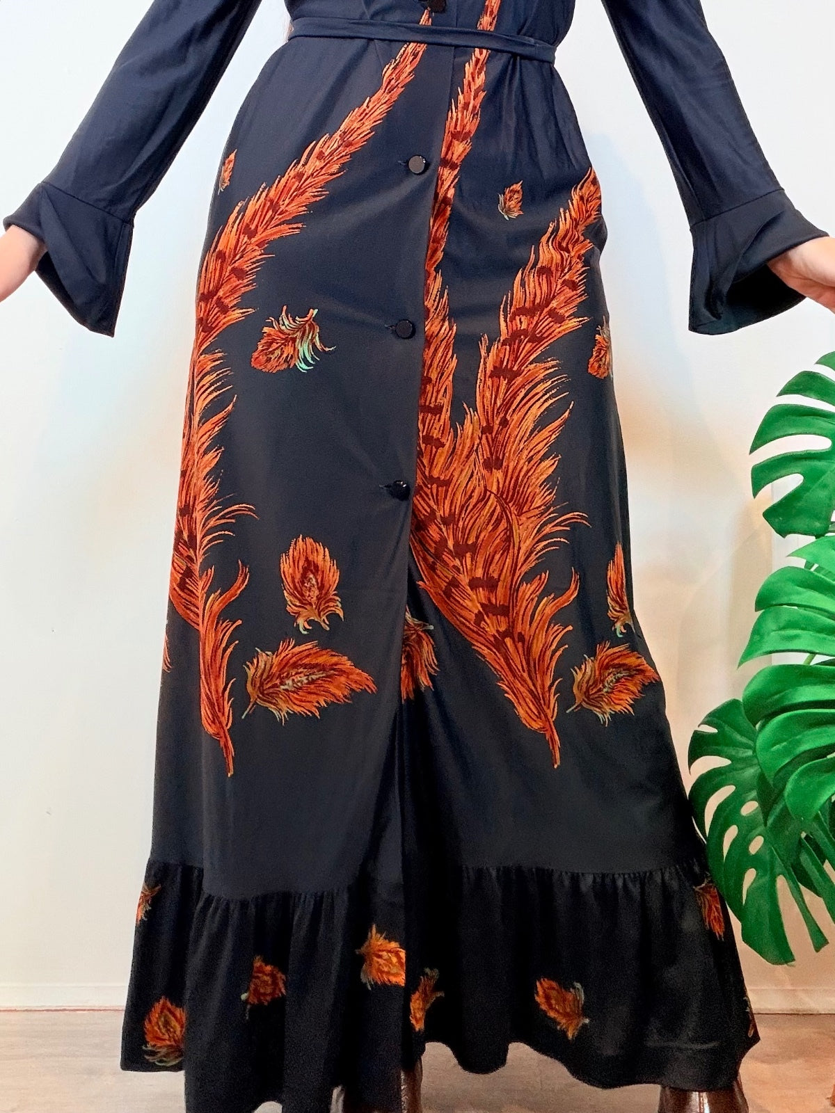 Vintage 1970s Maxi Dress Feather Print Flared Sleeves Black Button Size 10 12