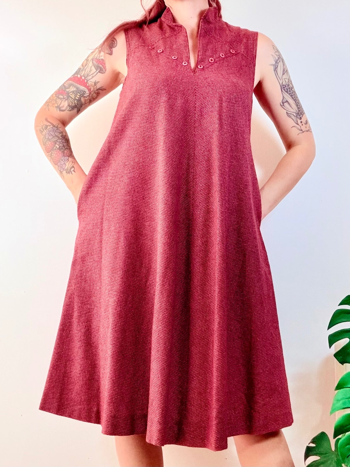 Vintage 1960s Trapeze Dress Sleeveless Burgundy Swing Dress with Pockets Size 14