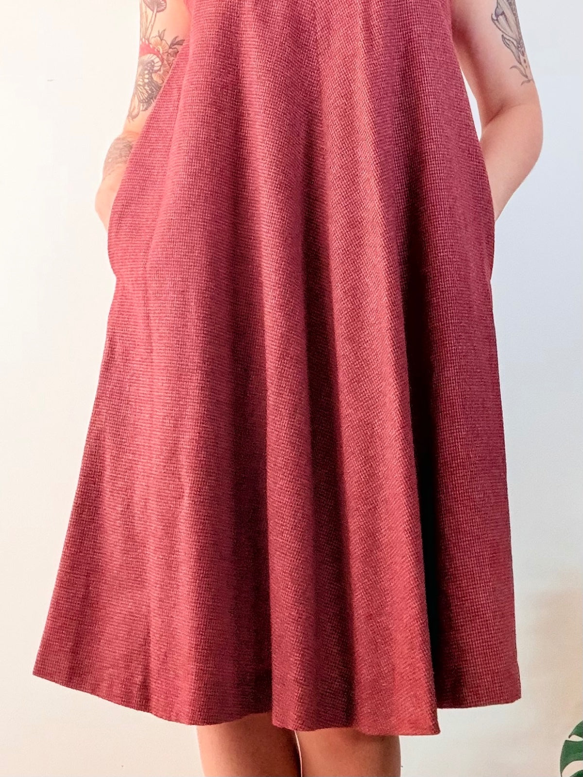 Vintage 1960s Trapeze Dress Sleeveless Burgundy Swing Dress with Pockets Size 14