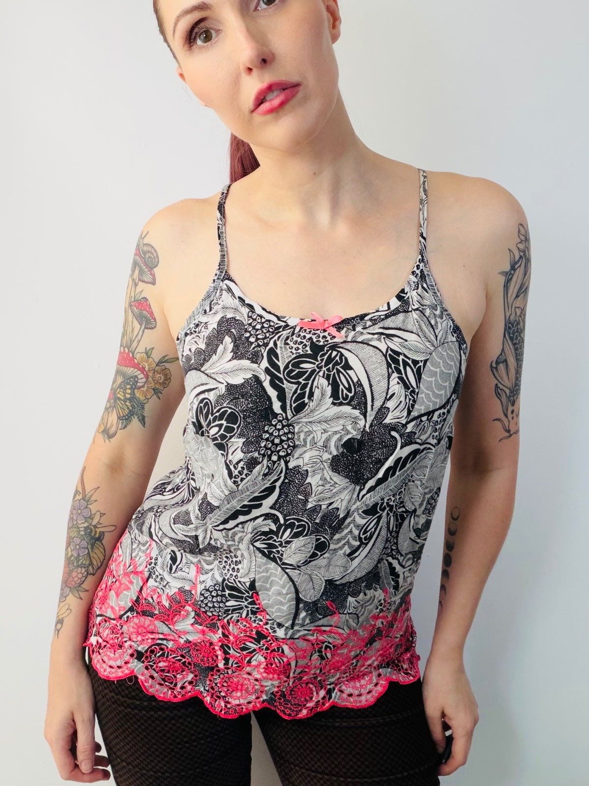 Floral Print Cami Top Y2K Style with Pink Lace Hem Crisscross Straps Size 10