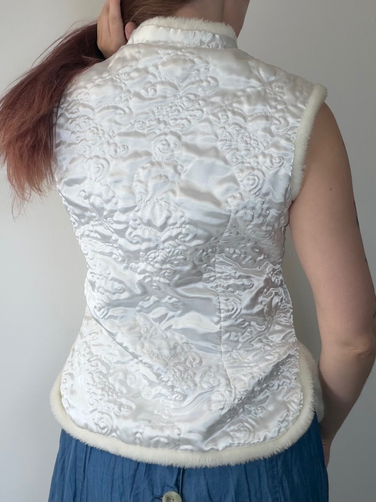 Vintage White Satin Embroidered Sleeveless Vest with Faux Fur Trim Size 10 to 12
