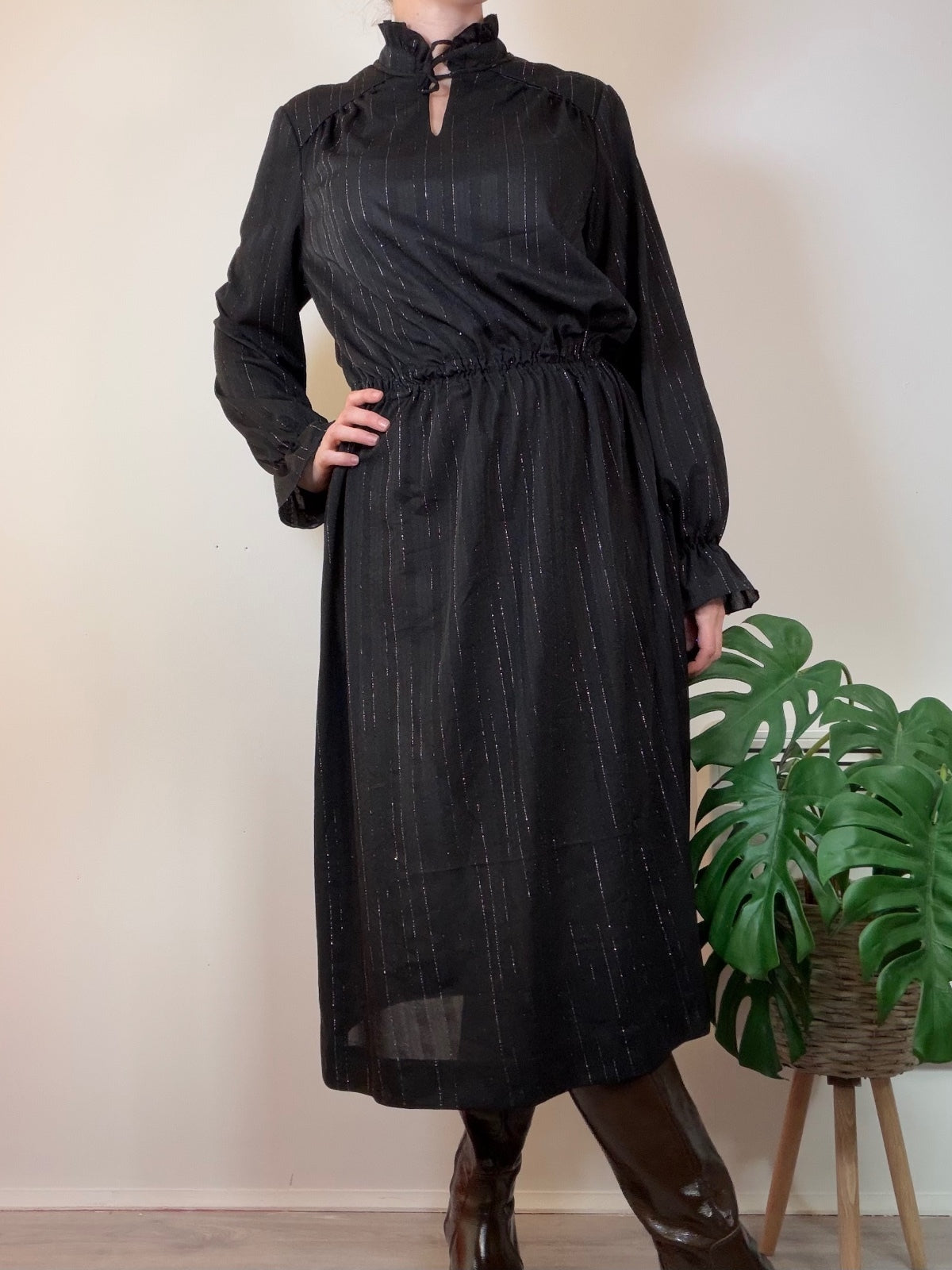 Vintage 1980s Black Dress with Shimmering Stripes and Ruffled Collar Size 16