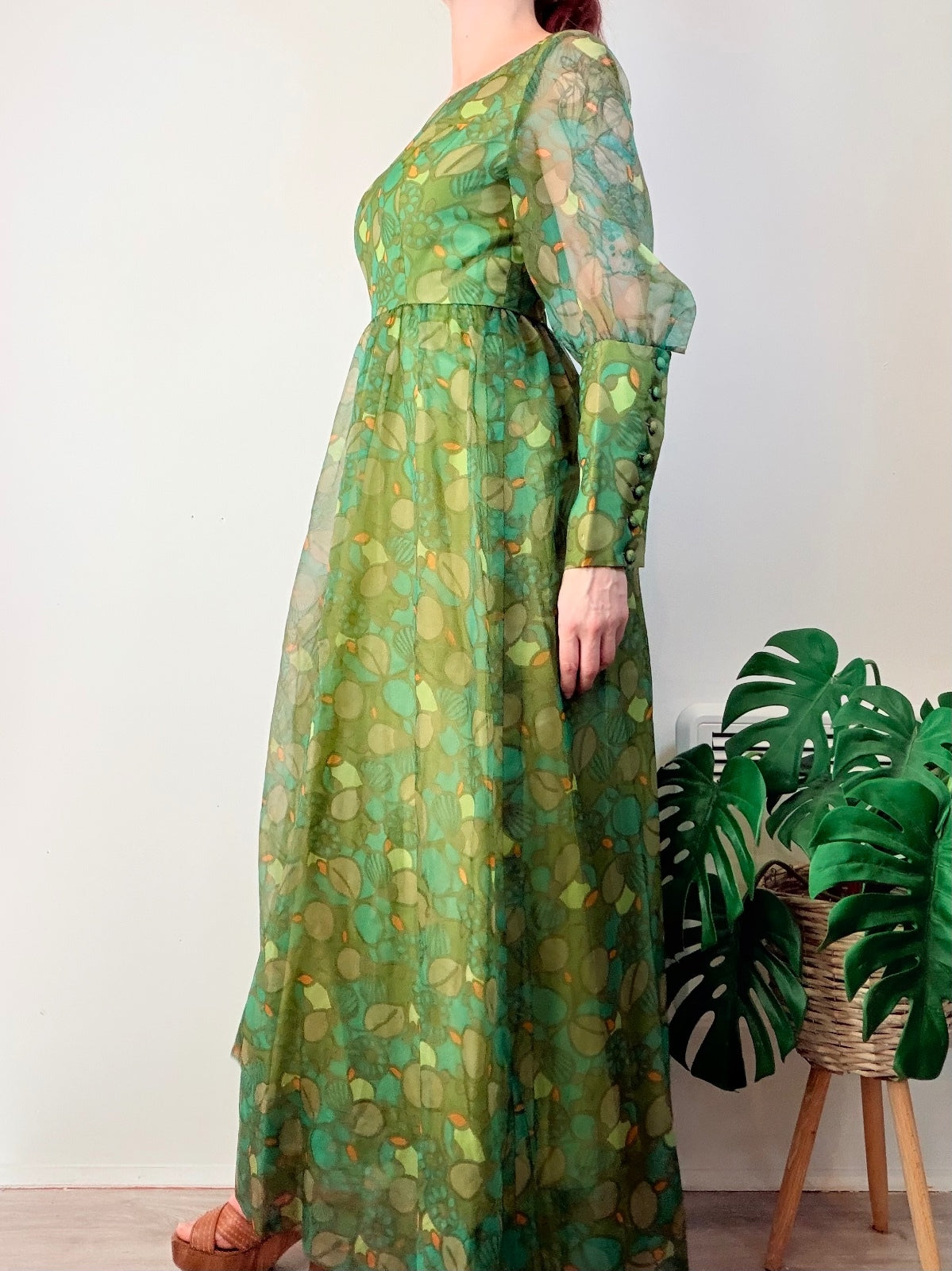 Vintage 1970s Maxi Dress with Green Leaf Print and Buttoned Cuffs Size 10