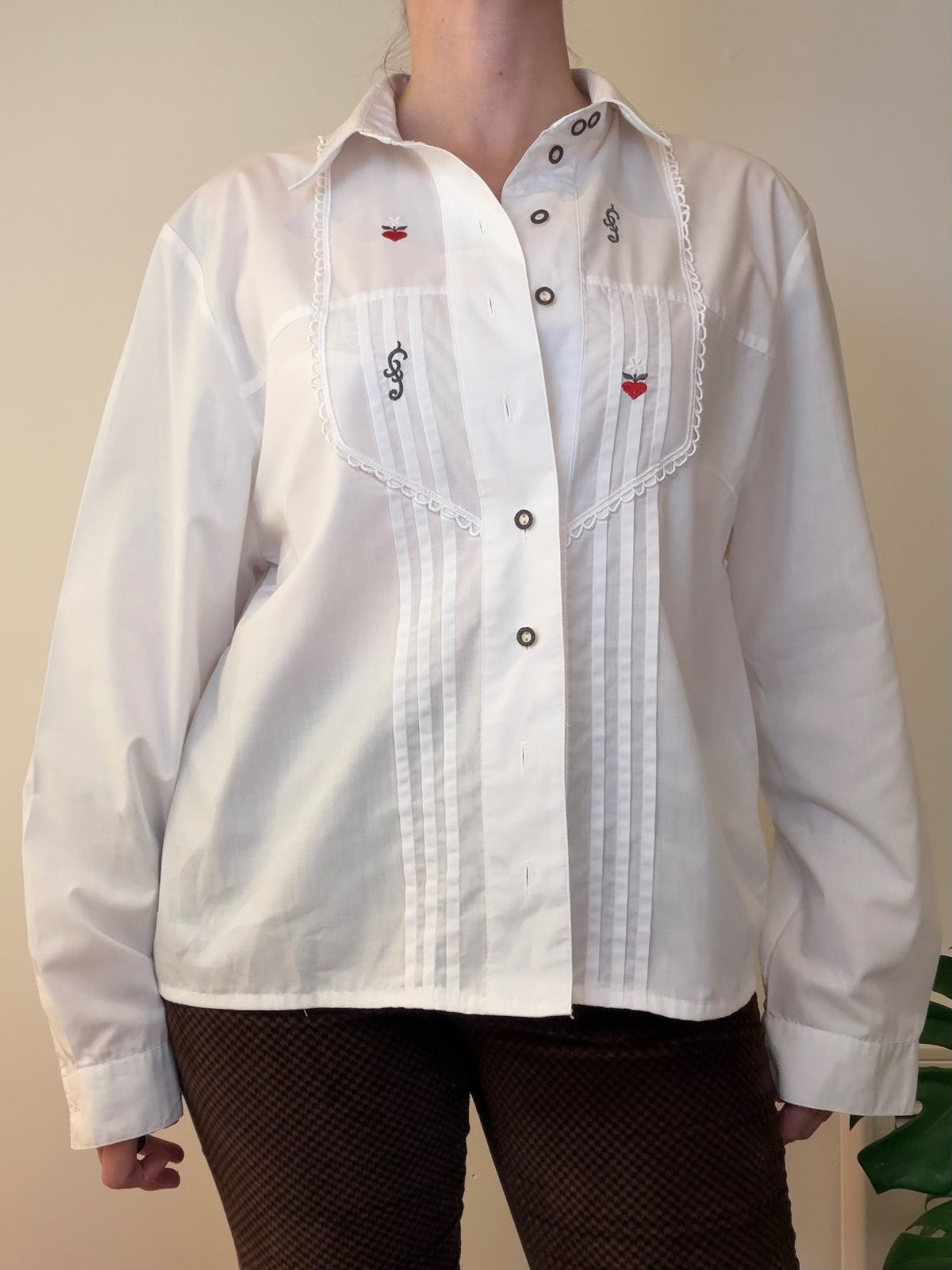Vintage oversized blouse White Long Sleeve Shirt Embroidered Details size 12