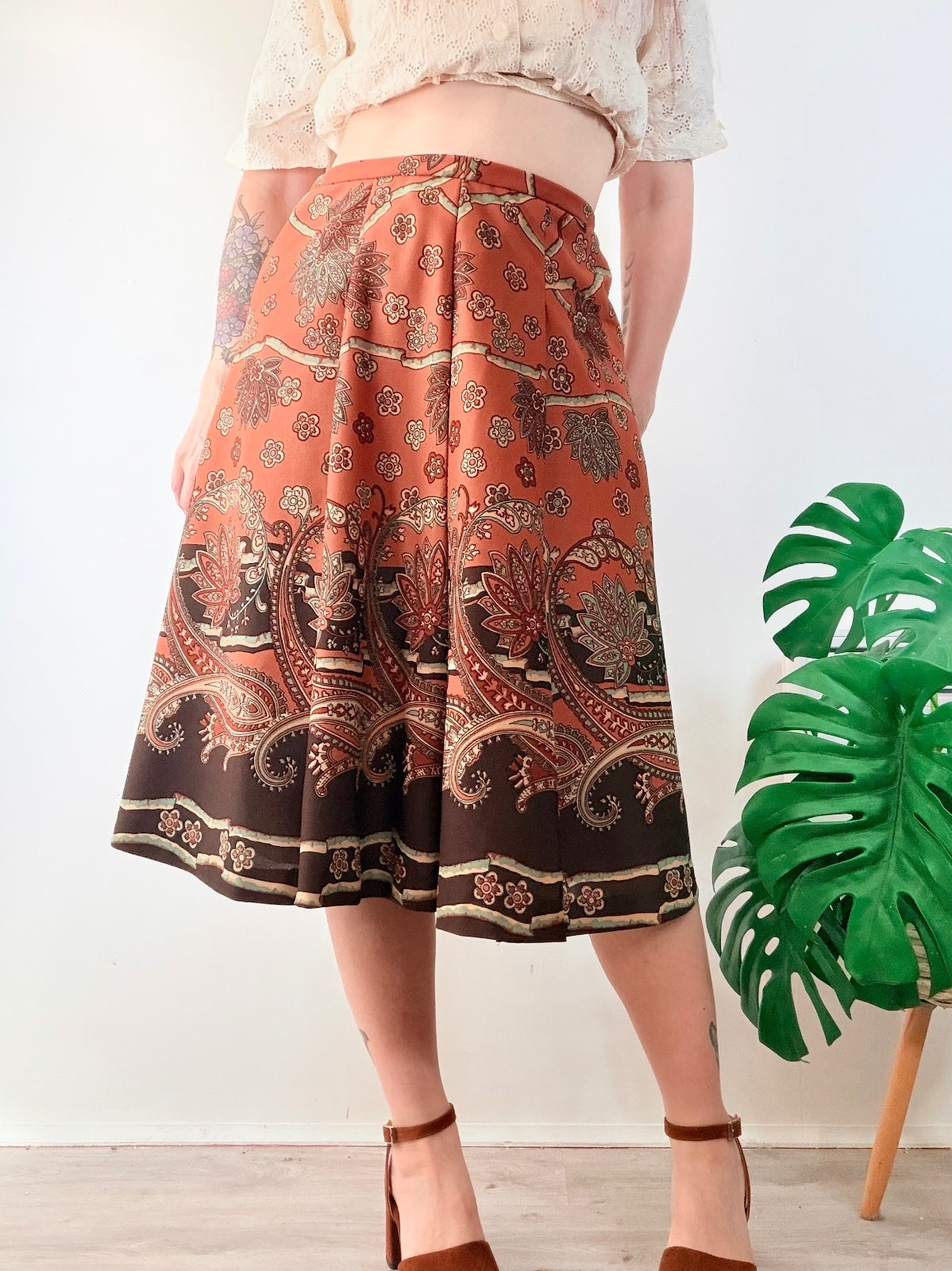 Vintage 1970s Bohemian Midi Skirt in Warm Rust and Brown Paisley Print Size 14