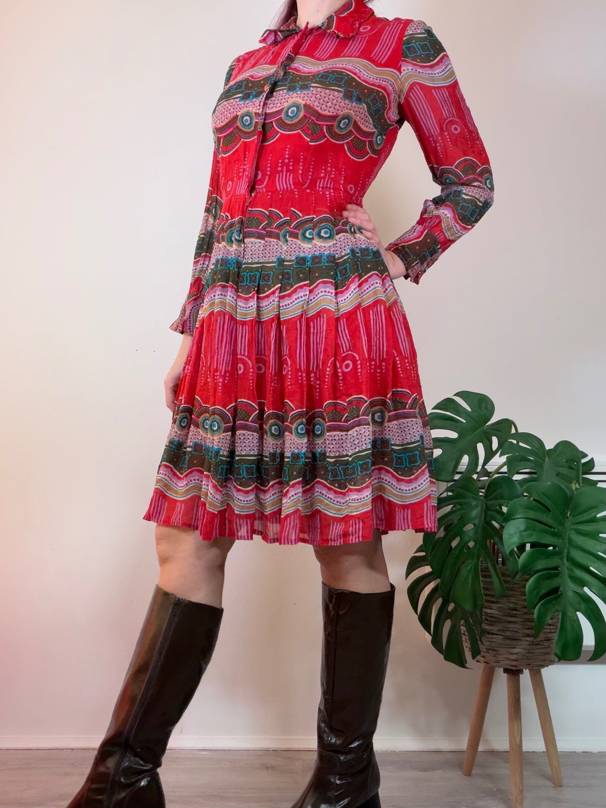 Vintage Shirt Dress red Patterned Pleated Dress with Long Sleeves Size 14