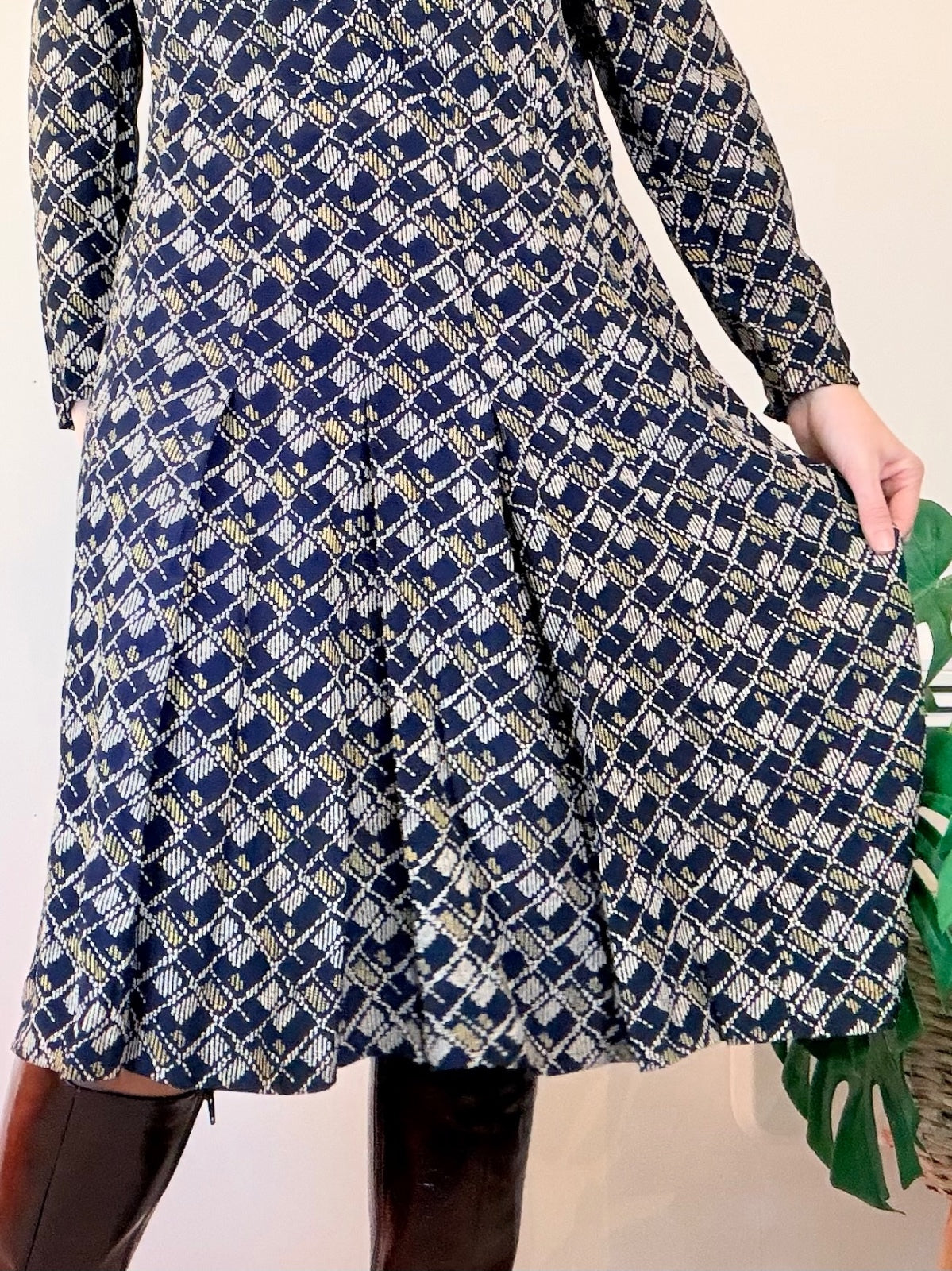 Vintage 1970s Shirt Dress Navy and Beige Patterned Long Sleeve Dress Size 16