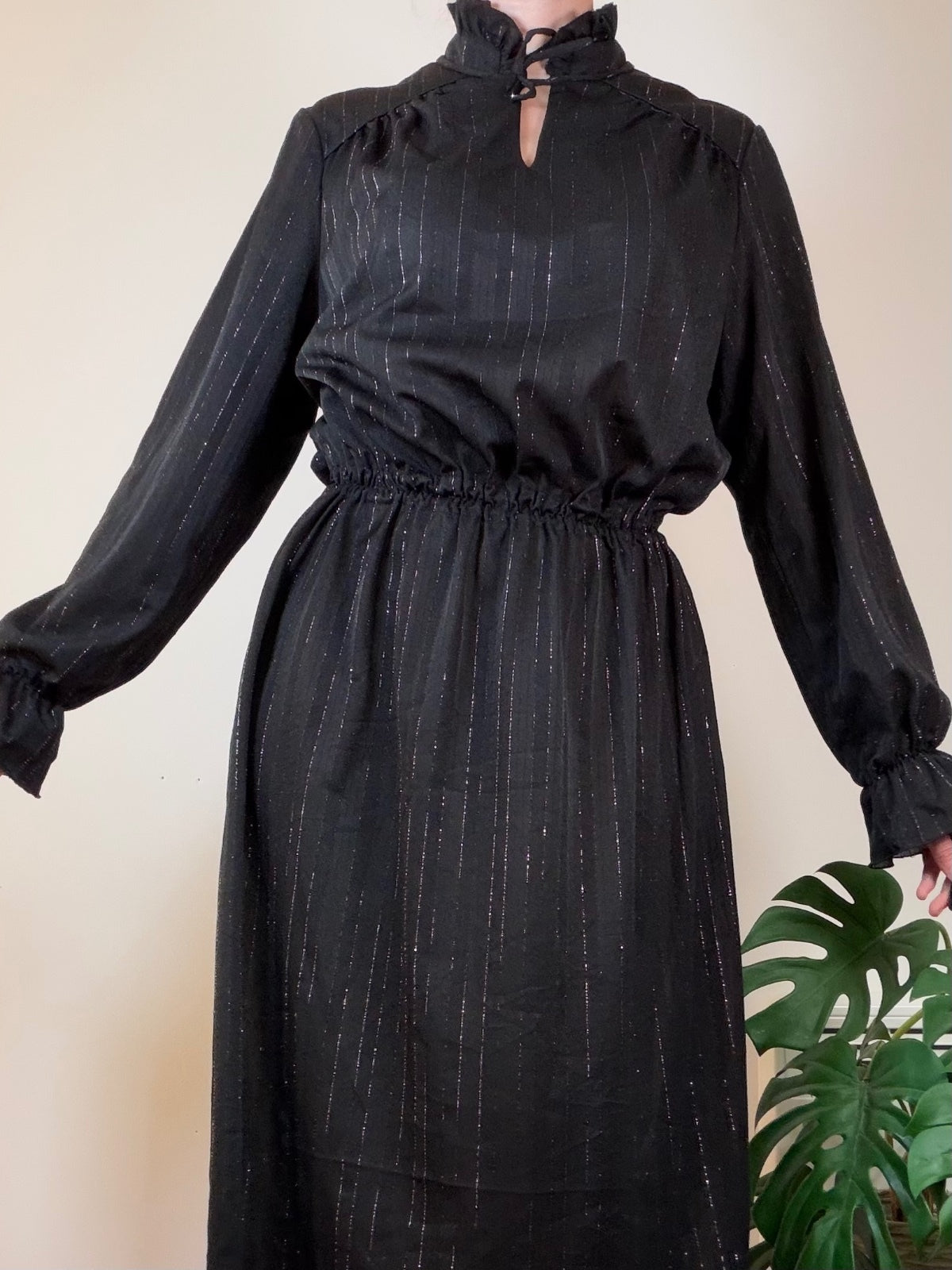 Vintage 1980s Black Dress with Shimmering Stripes and Ruffled Collar Size 16