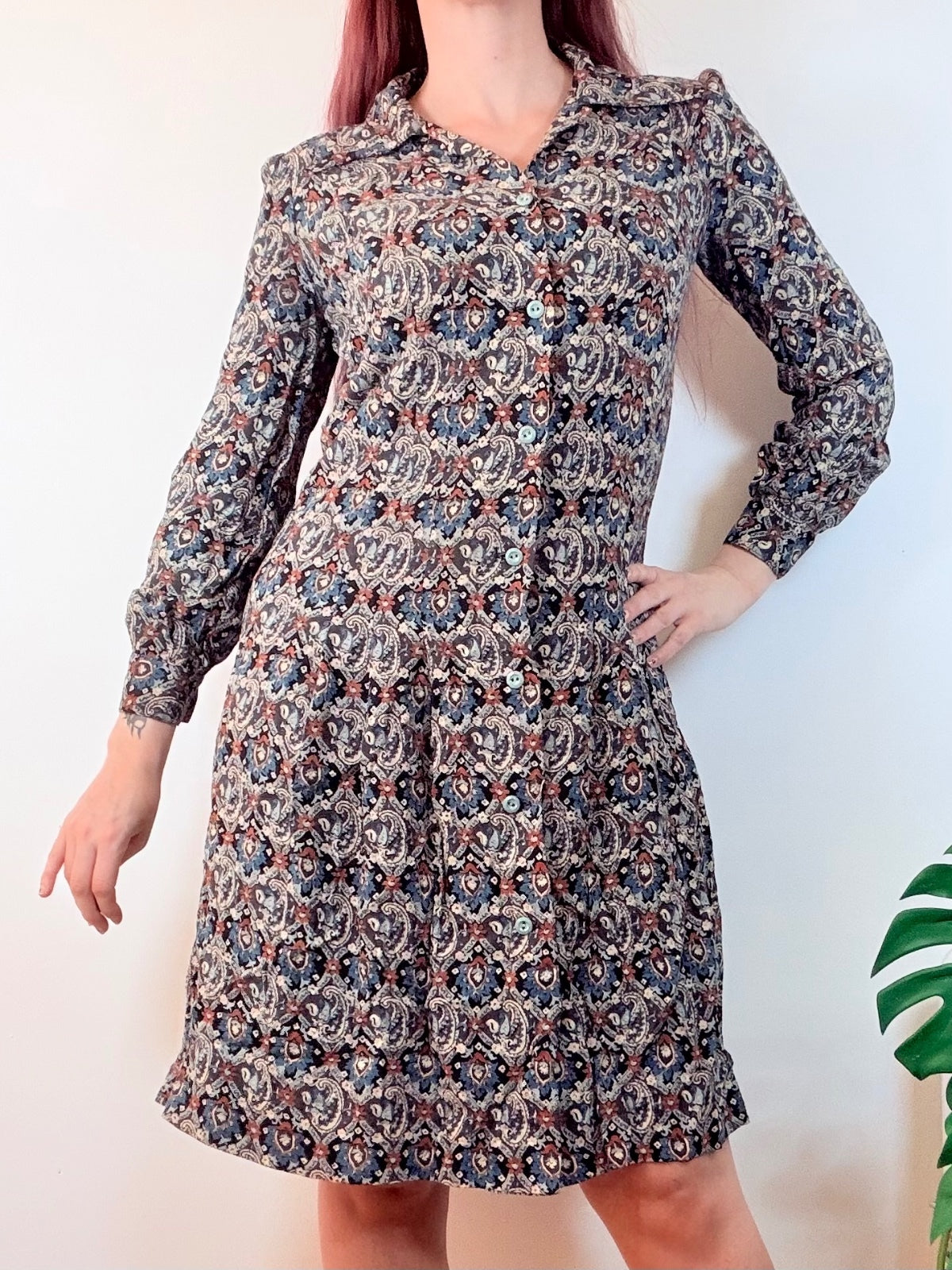 Vintage 1970s Shirt Dress Button Front Patterned Dress with Long Sleeves Size 14