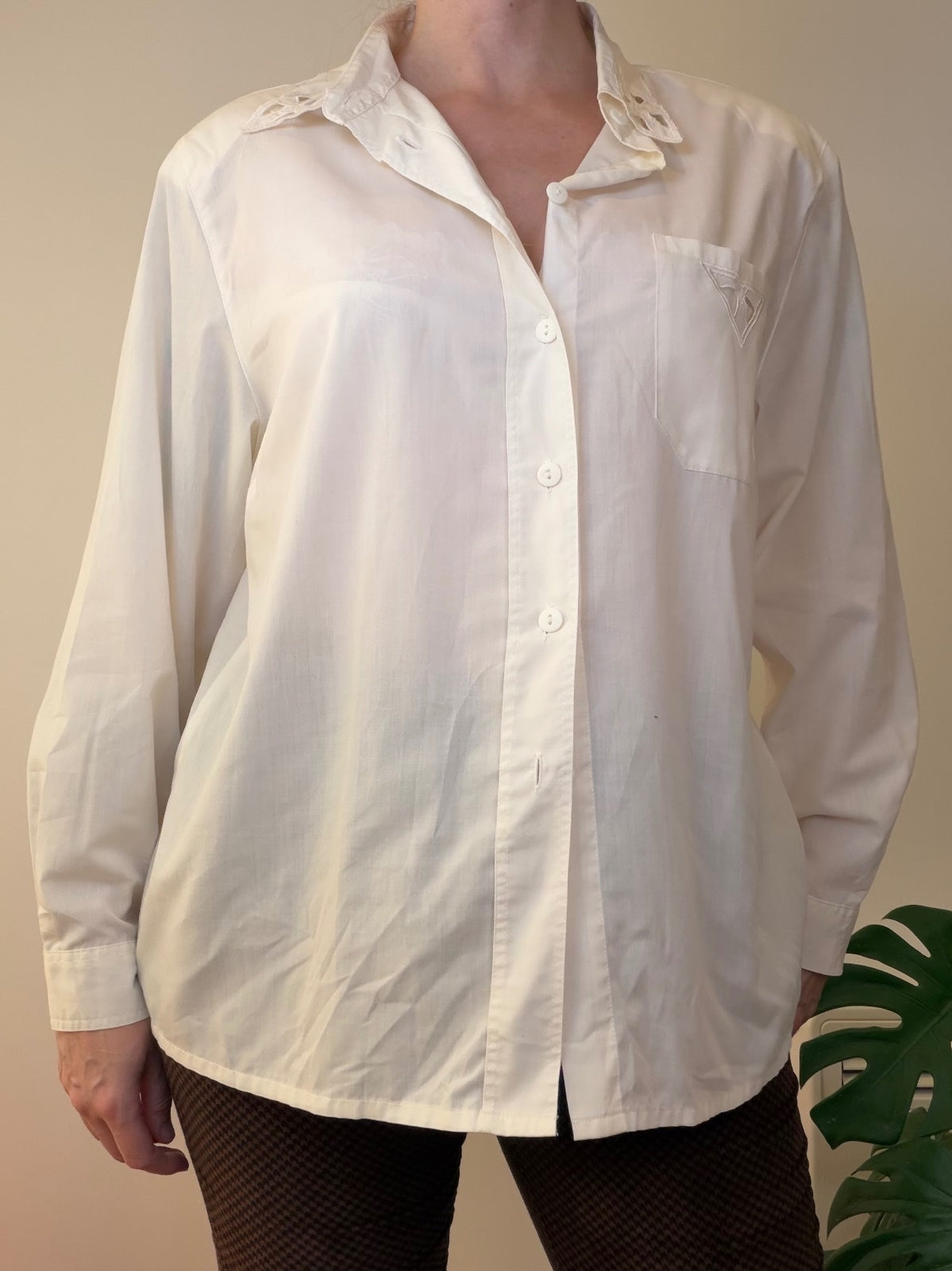 Vintage White Shirt with Embroidered Collar and Chest Pocket Size 18
