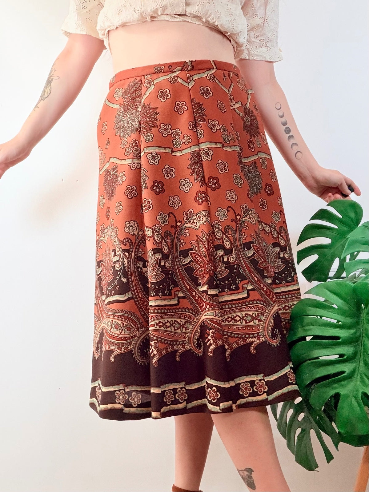 Vintage 1970s Bohemian Midi Skirt in Warm Rust and Brown Paisley Print Size 14