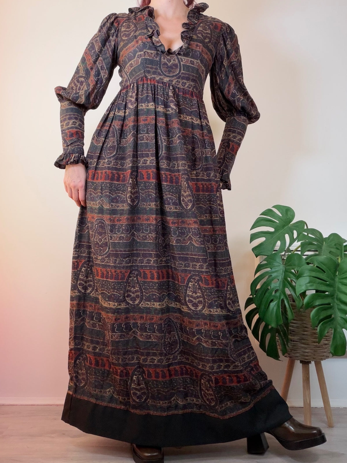 Vintage 1970s Maxi Dress with Ruffled Neckline and Paisley Print Size 10
