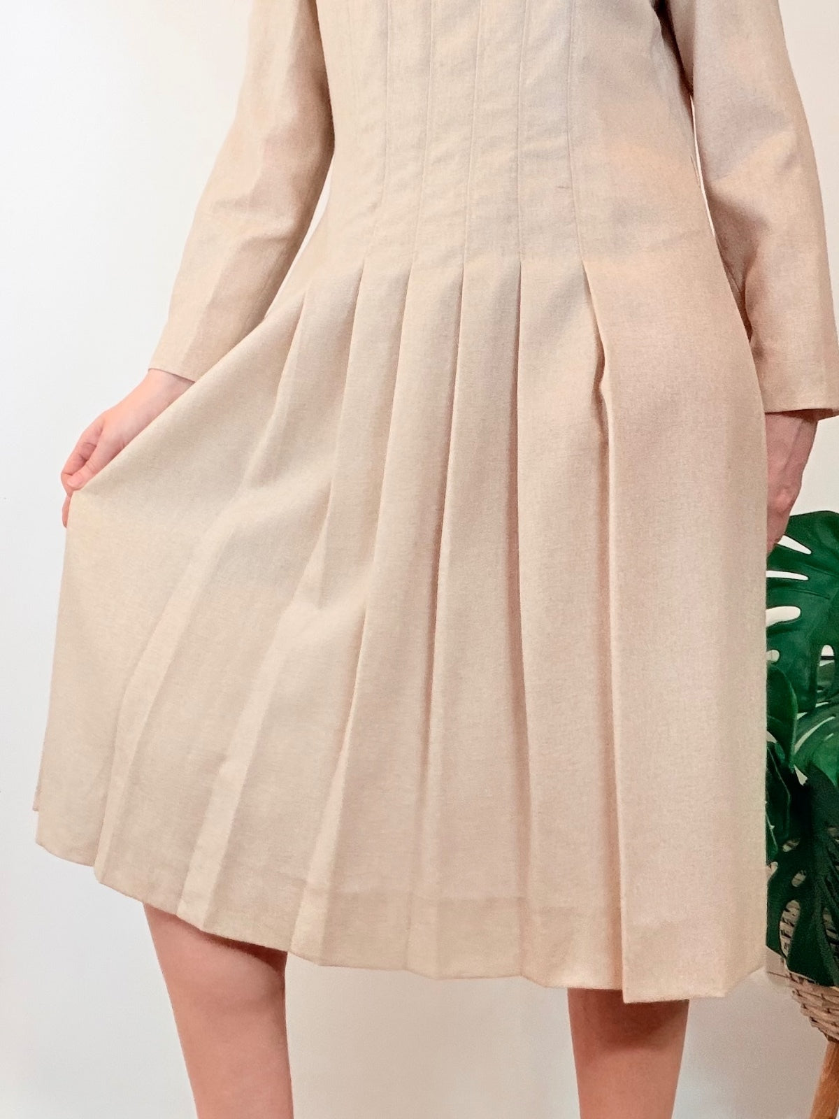 Vintage 1970s Shirt Dress Beige Pleated Midi Long Sleeves and Collar Size 16