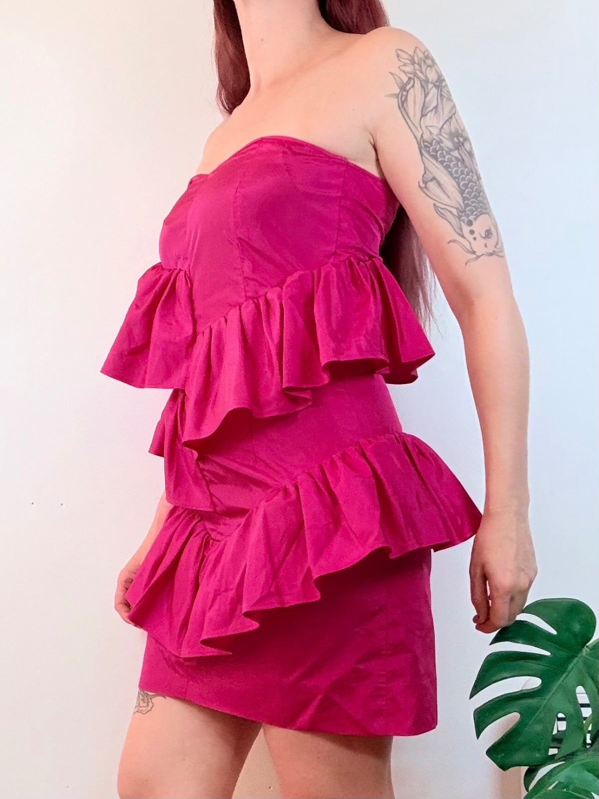 Vintage 1980s Party Dress Strapless Ruffle Mini Dress in Vibrant Pink Size 8