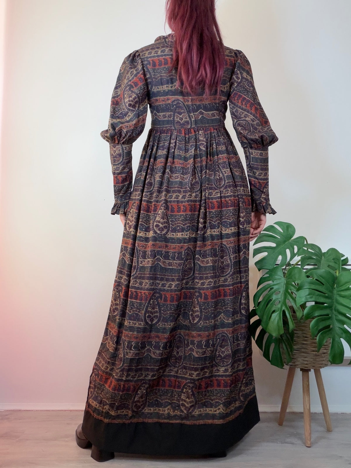 Vintage 1970s Maxi Dress with Ruffled Neckline and Paisley Print Size 10