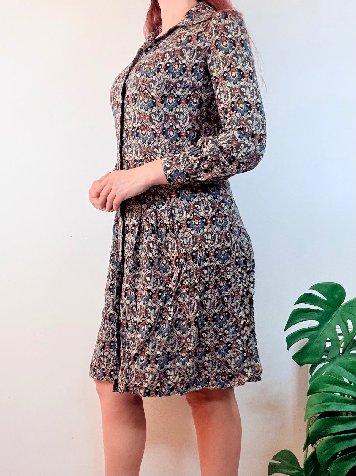 Vintage 1970s Shirt Dress Button Front Patterned Dress with Long Sleeves Size 14