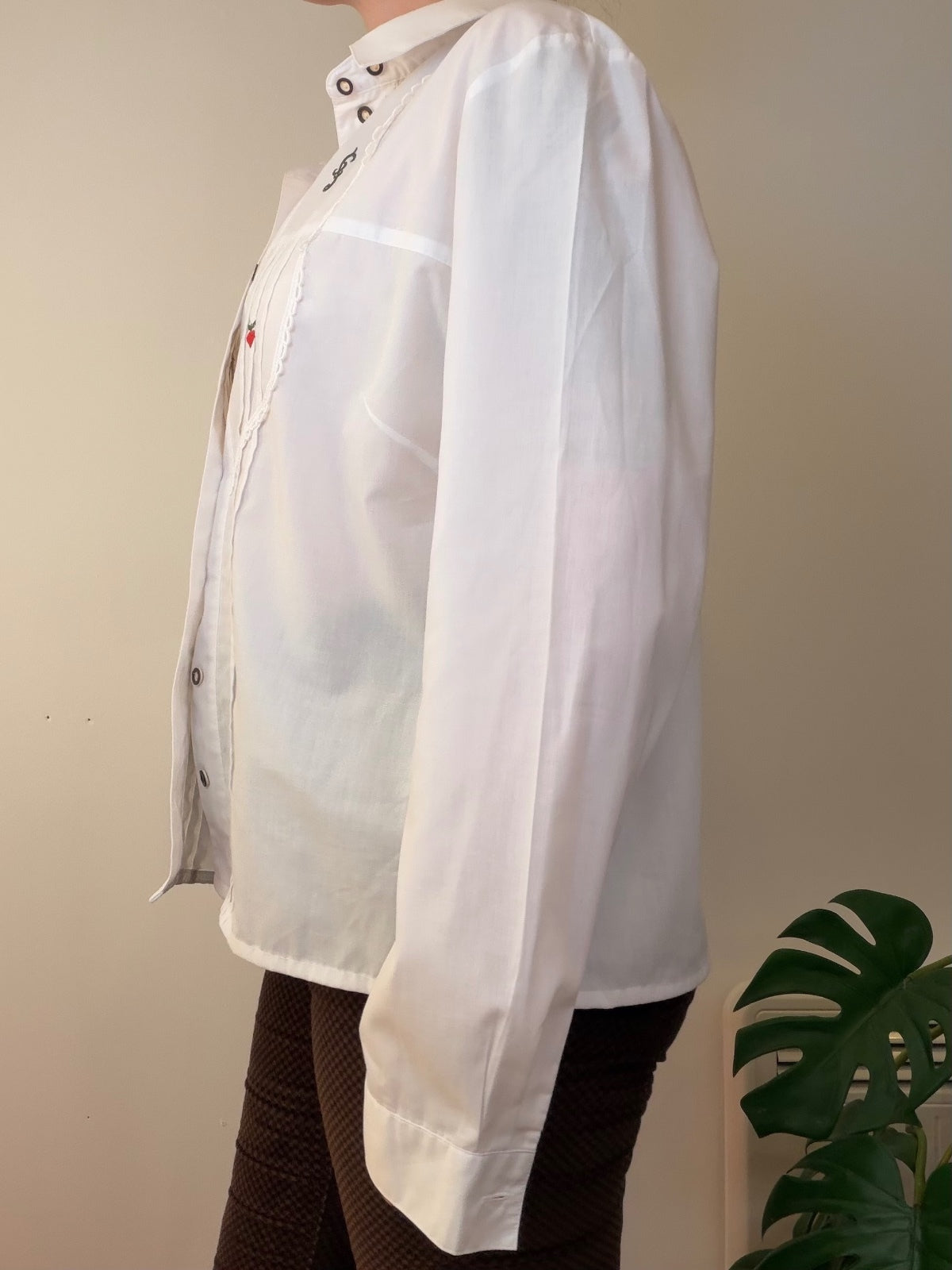 Vintage oversized blouse White Long Sleeve Shirt Embroidered Details size 12