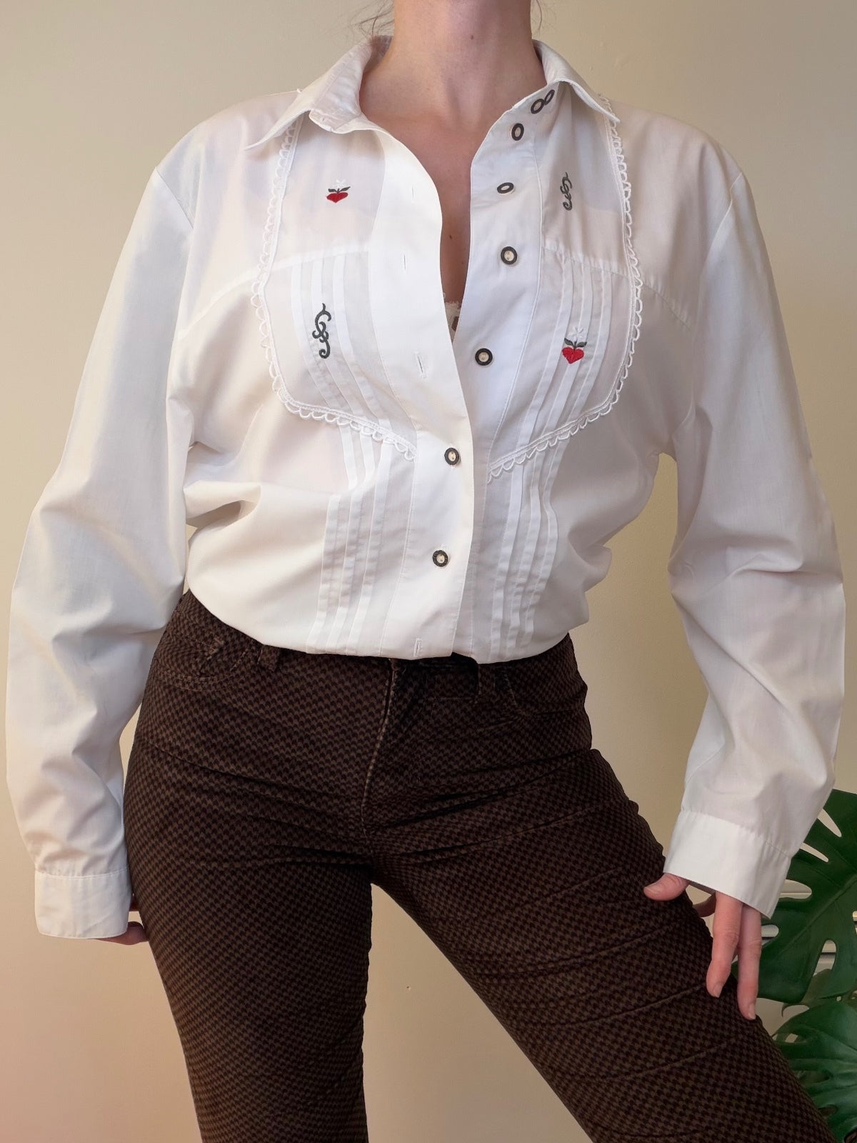 Vintage oversized blouse White Long Sleeve Shirt Embroidered Details size 12