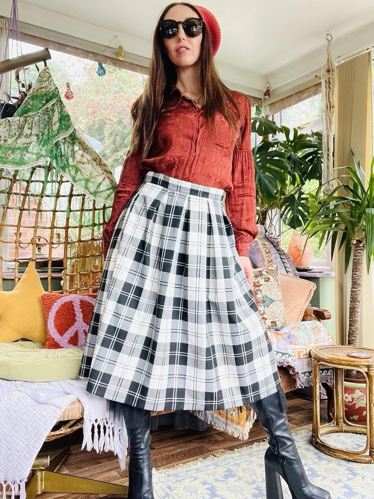 Vintage 1980s Plaid Skirt size 14 black white Pleated Check Tartan Kilt Style