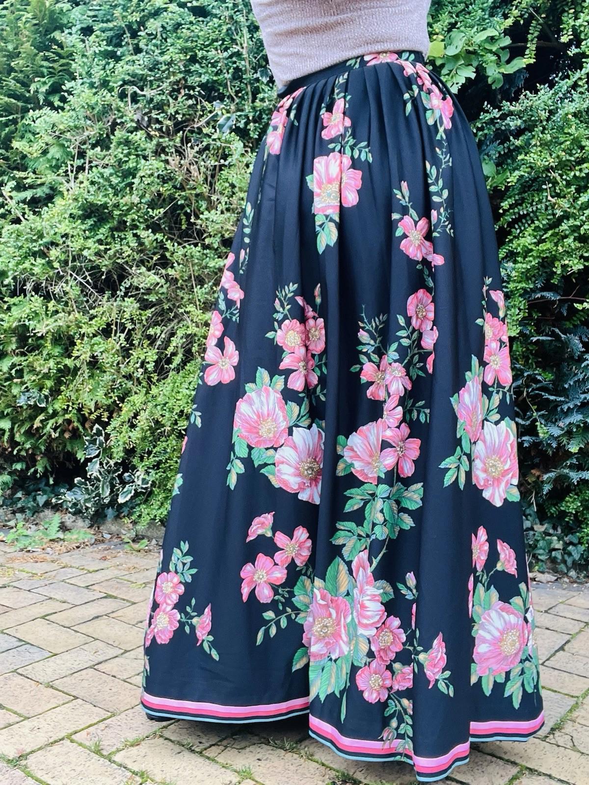 Vintage 1970s Maxi Skirt Long High Waist Bold Retro Flower Print Pink Black 6