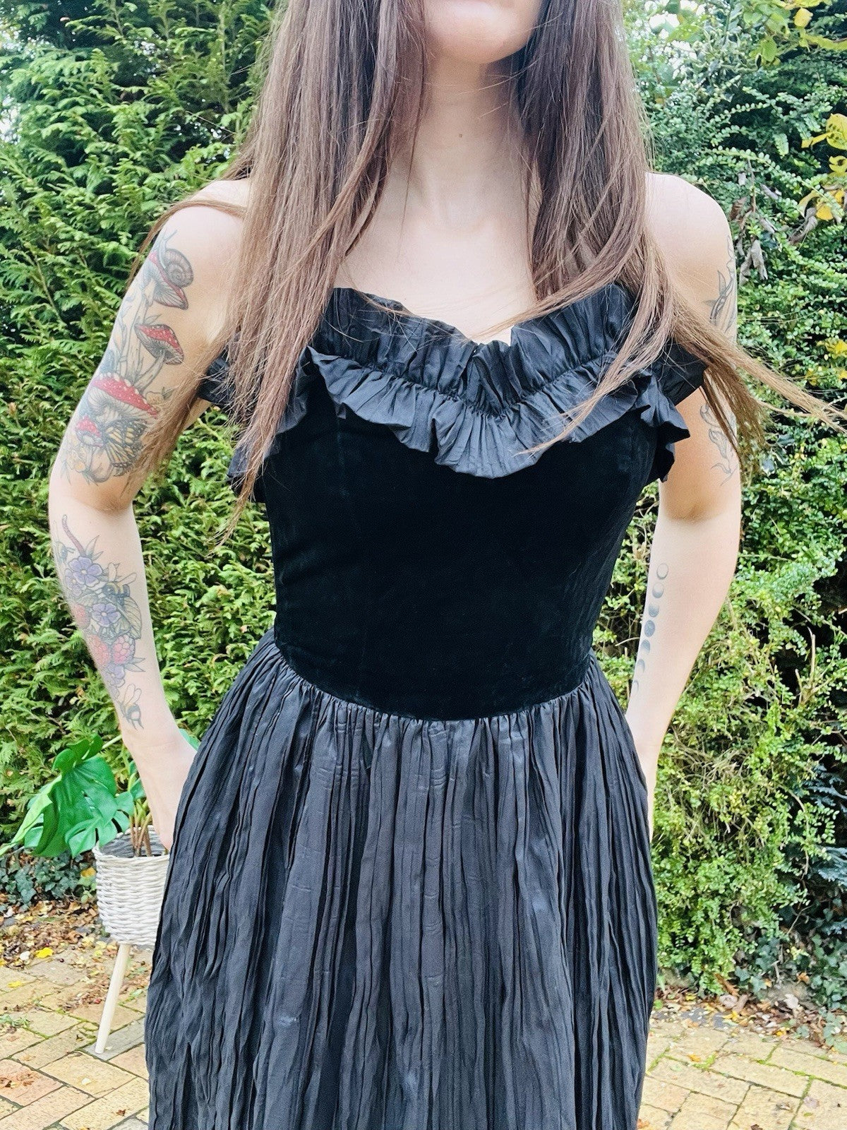 Vintage 1980s Party Dress By Puszta Velvet Ruffle Bodice Pleated Midi Black 8