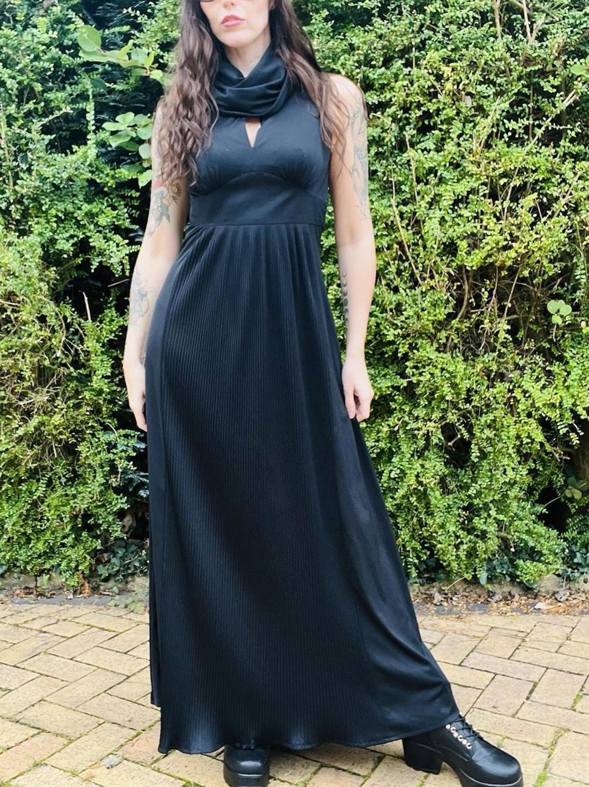 Vintage 1970s Maxi Dress Black Size 10 Long Pleated Cinched Waist Turtle Neck
