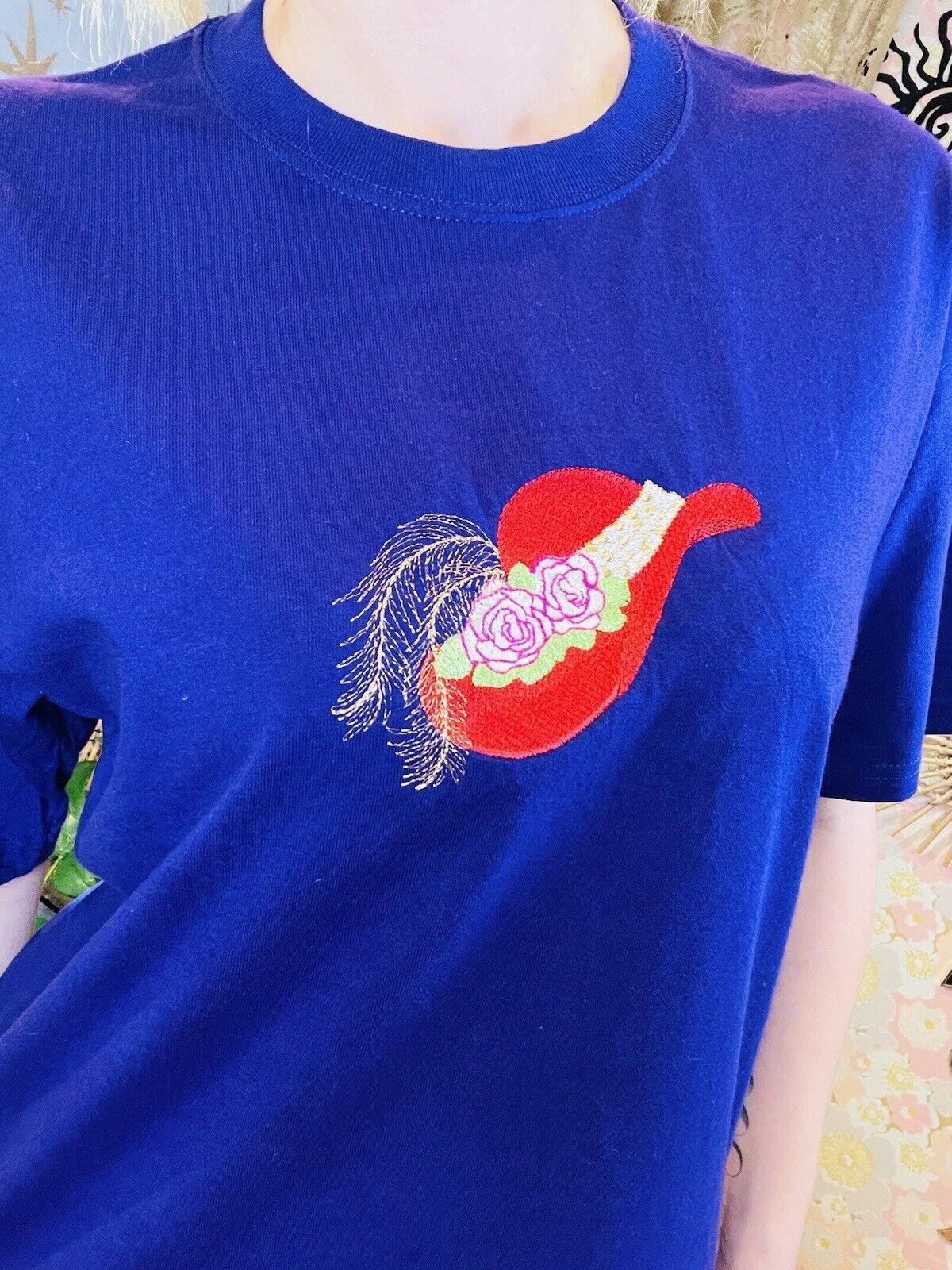Vintage 1980s T-shirt Gildan Activewear With Embroidered Design Size M Purple
