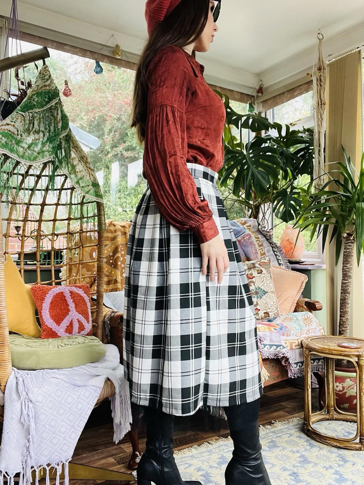 Vintage 1980s Plaid Skirt size 14 black white Pleated Check Tartan Kilt Style
